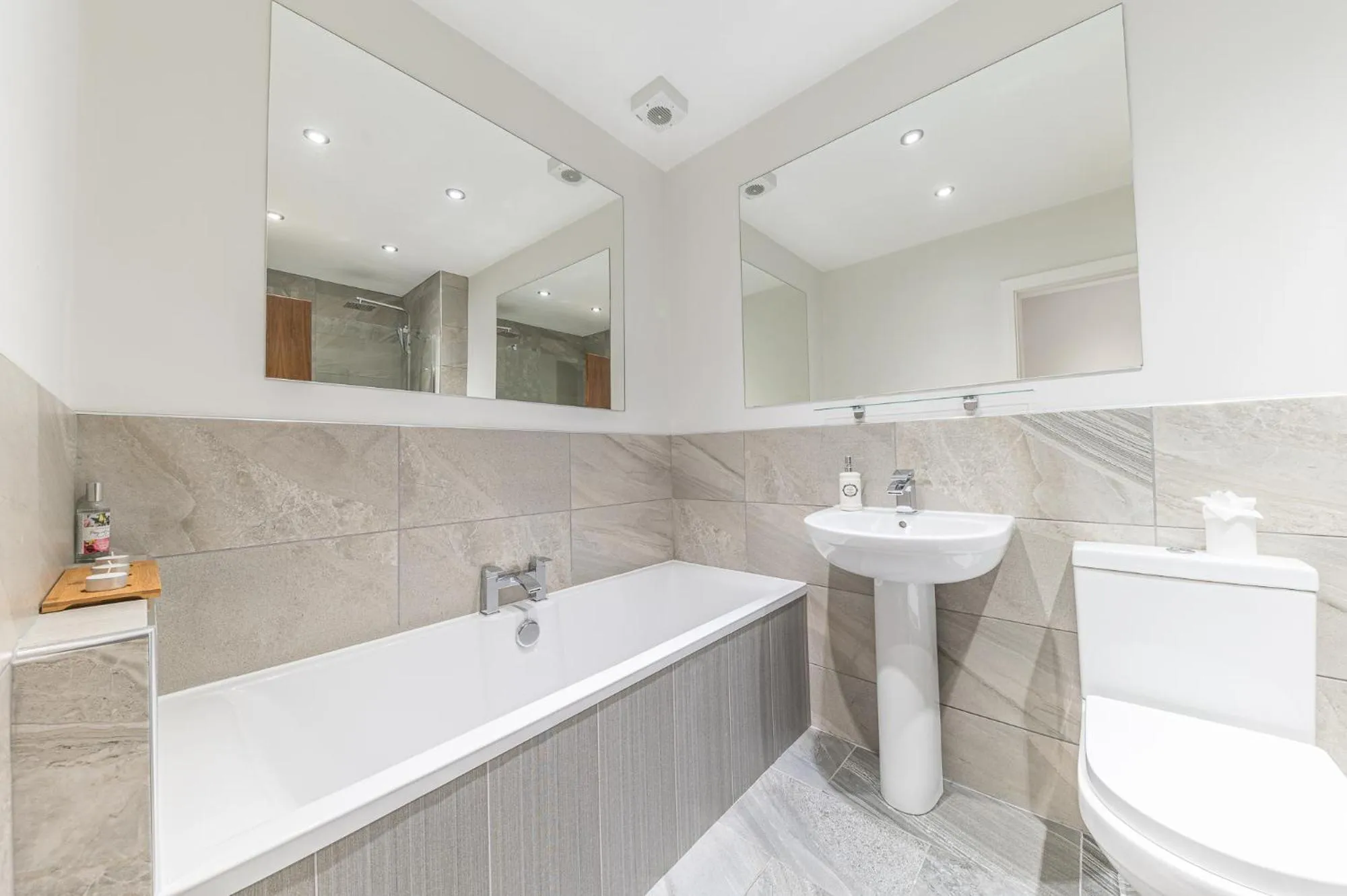 Shower in Abbey Apartments Modern ApartHotel for Tourists & Professionals