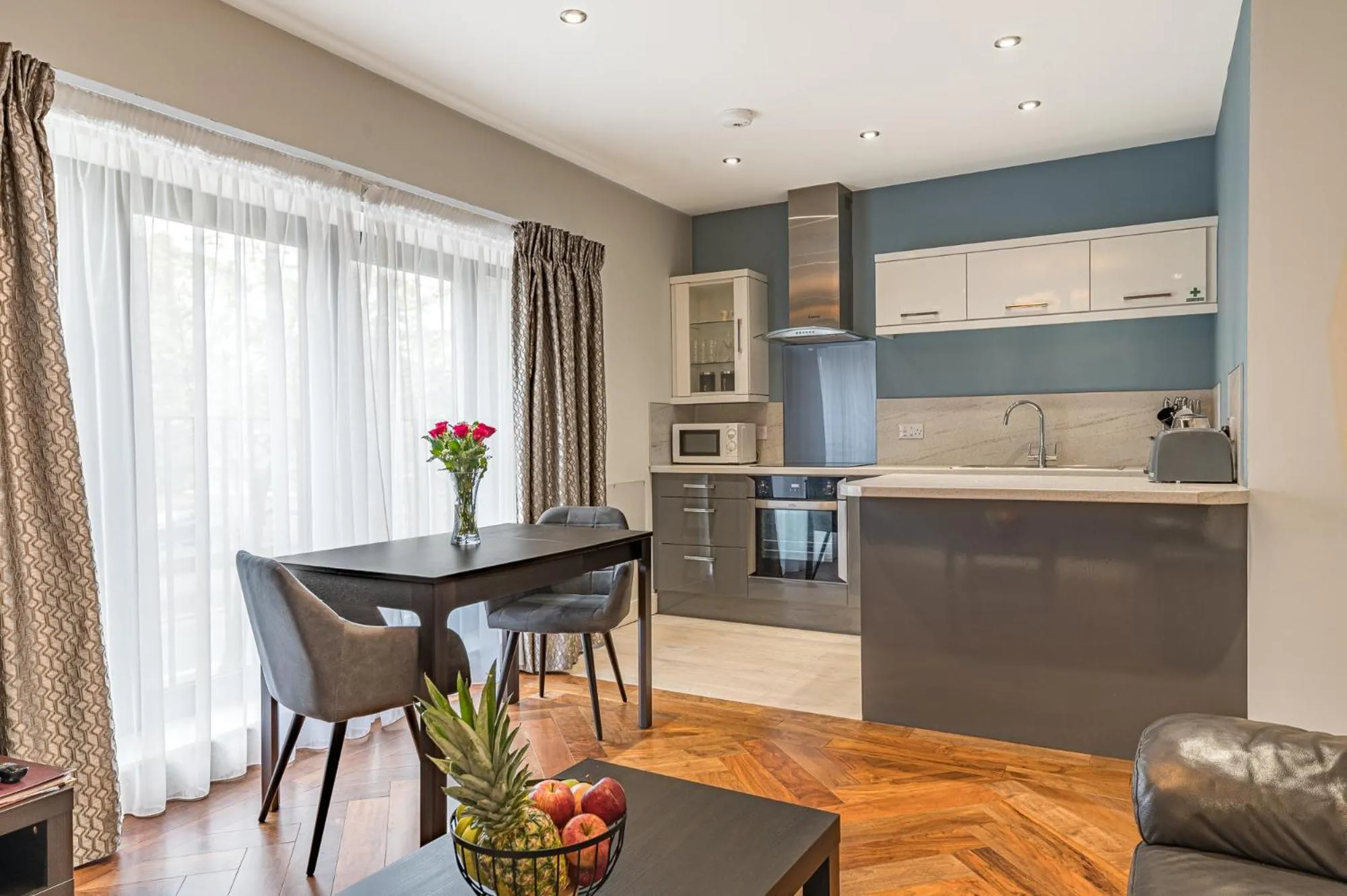 Living room in Abbey Apartments Modern ApartHotel for Tourists & Professionals