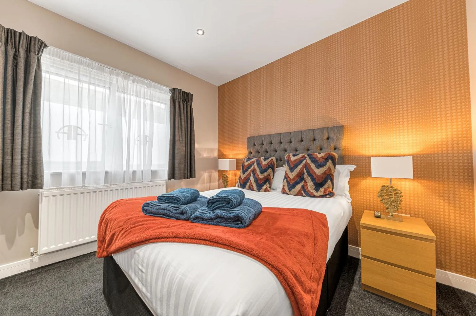 Bed in Abbey Apartments Modern ApartHotel for Tourists & Professionals