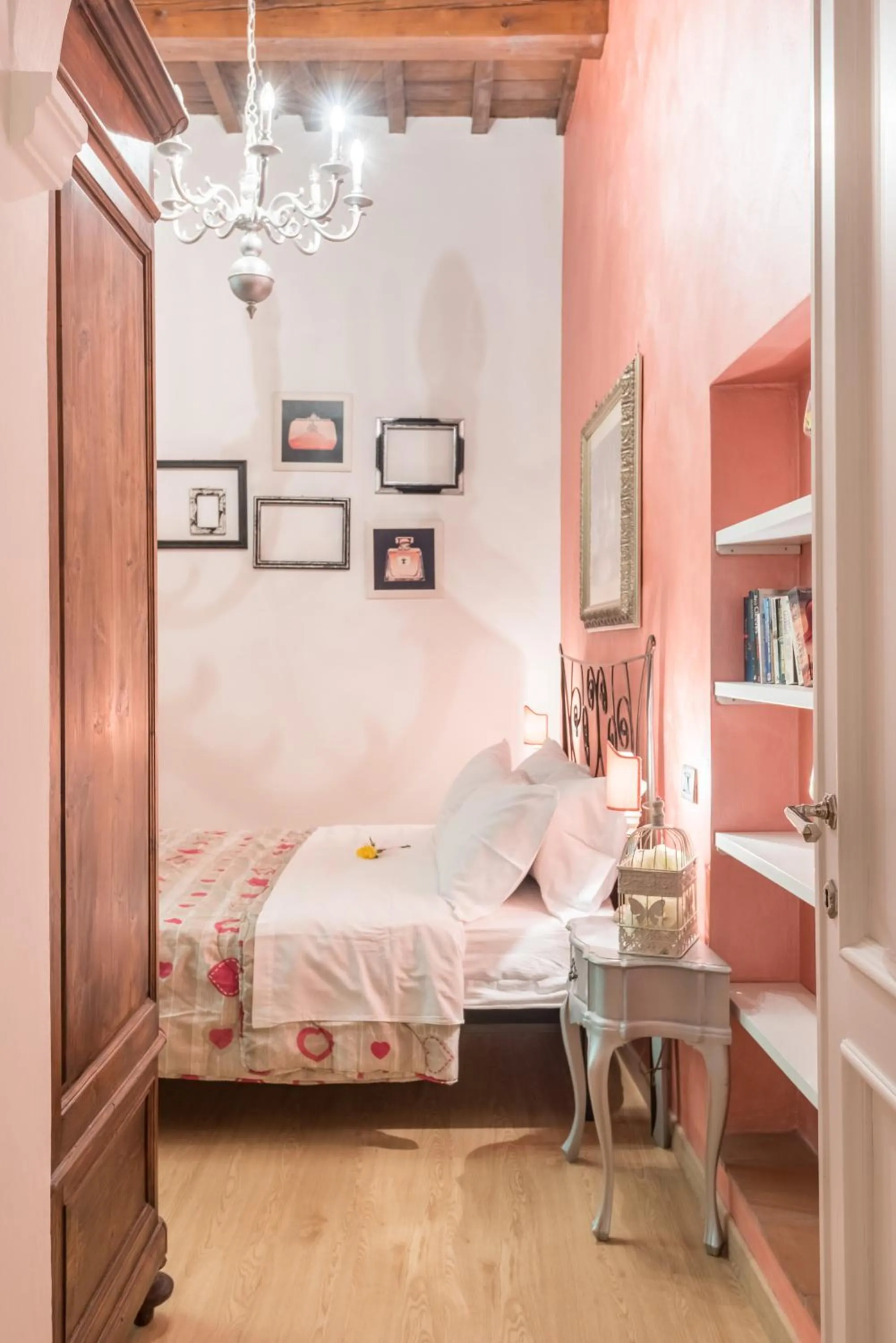 Bedroom, Bed in Ghibellina 22 Apartment