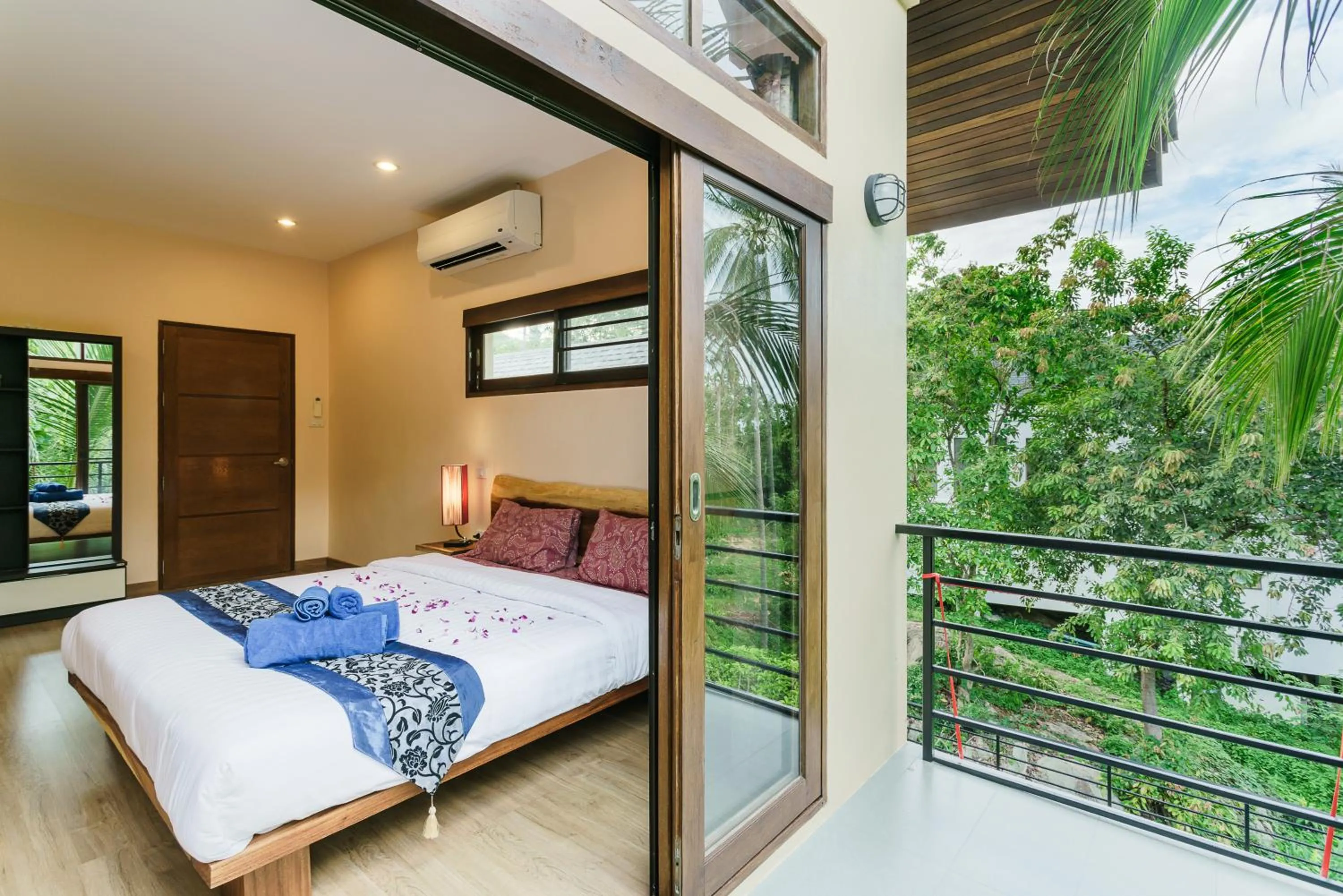 Photo of the whole room, Bed in Chaweng Noi Villa