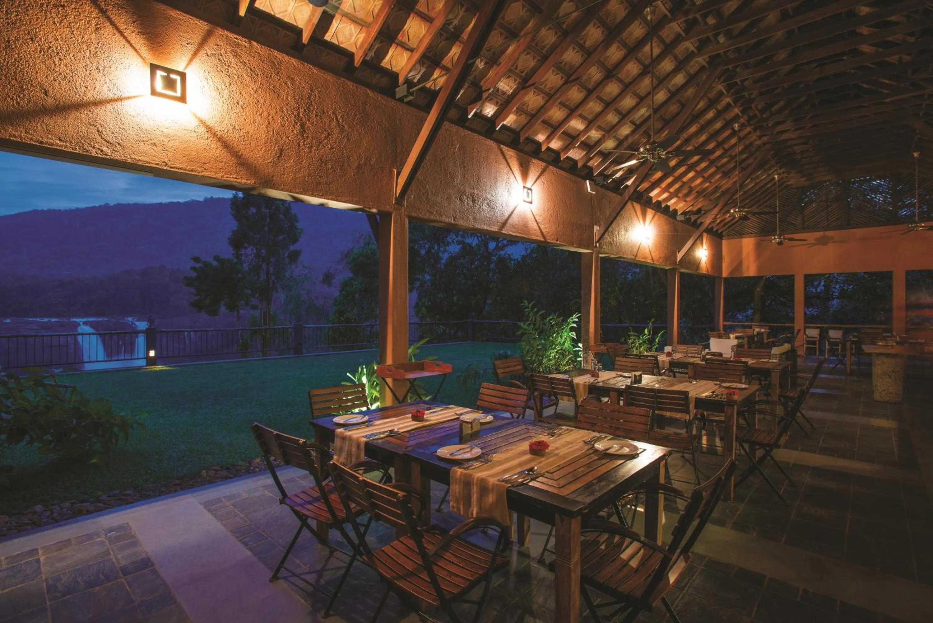 Restaurant/places to eat in Rainforest Resort