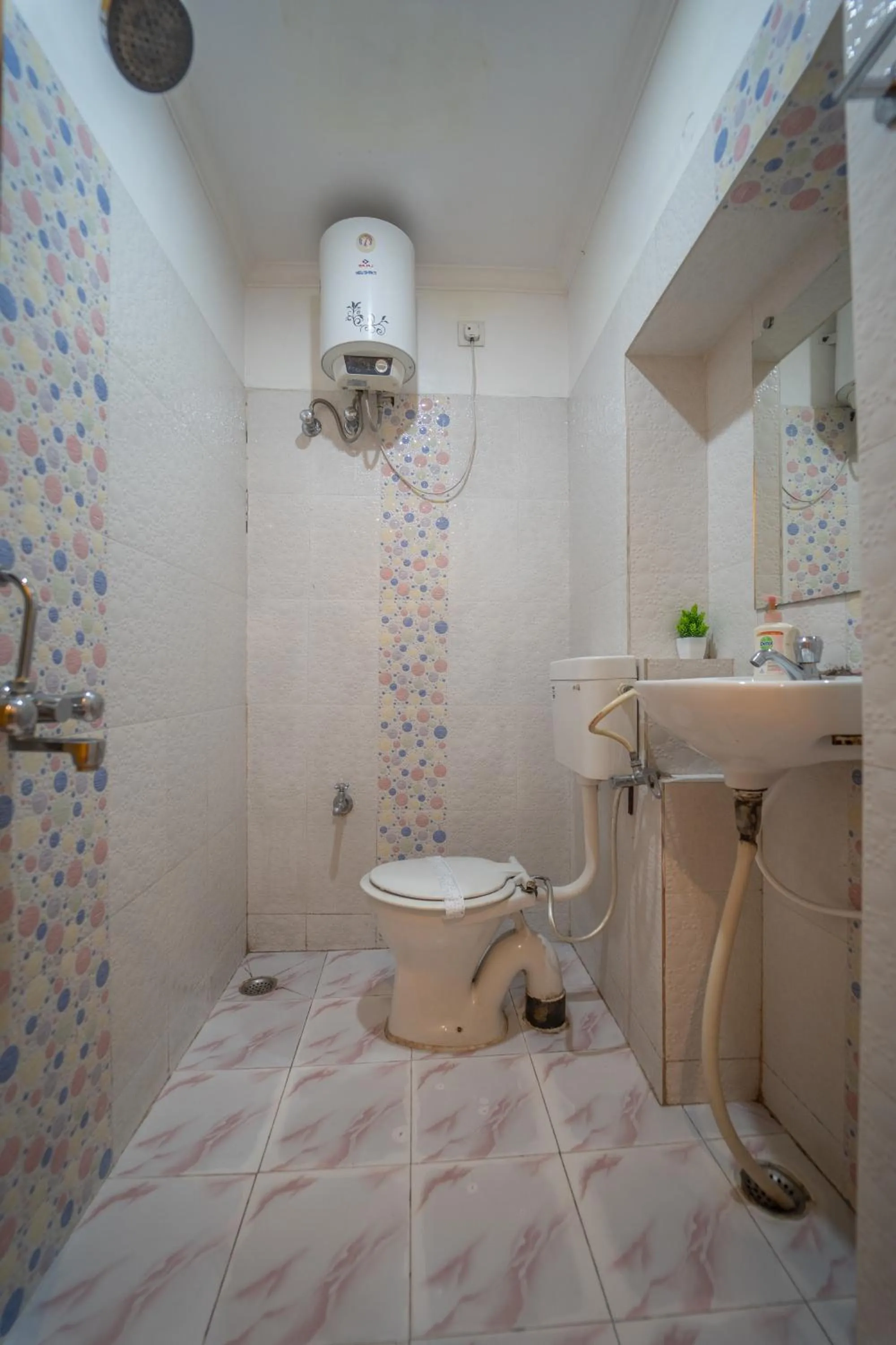 Toilet in Tara Guest House