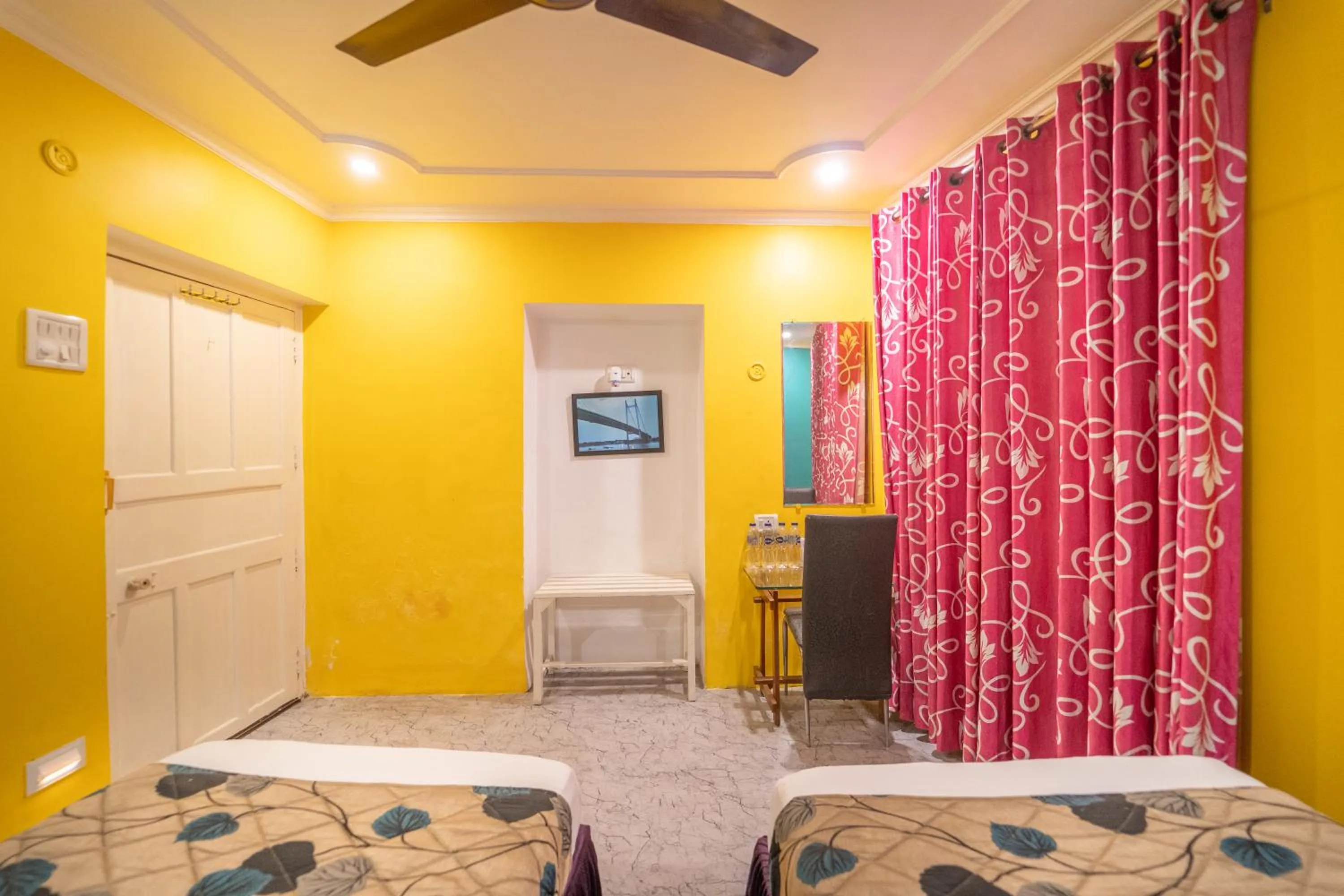 Bedroom, Bed in Tara Guest House