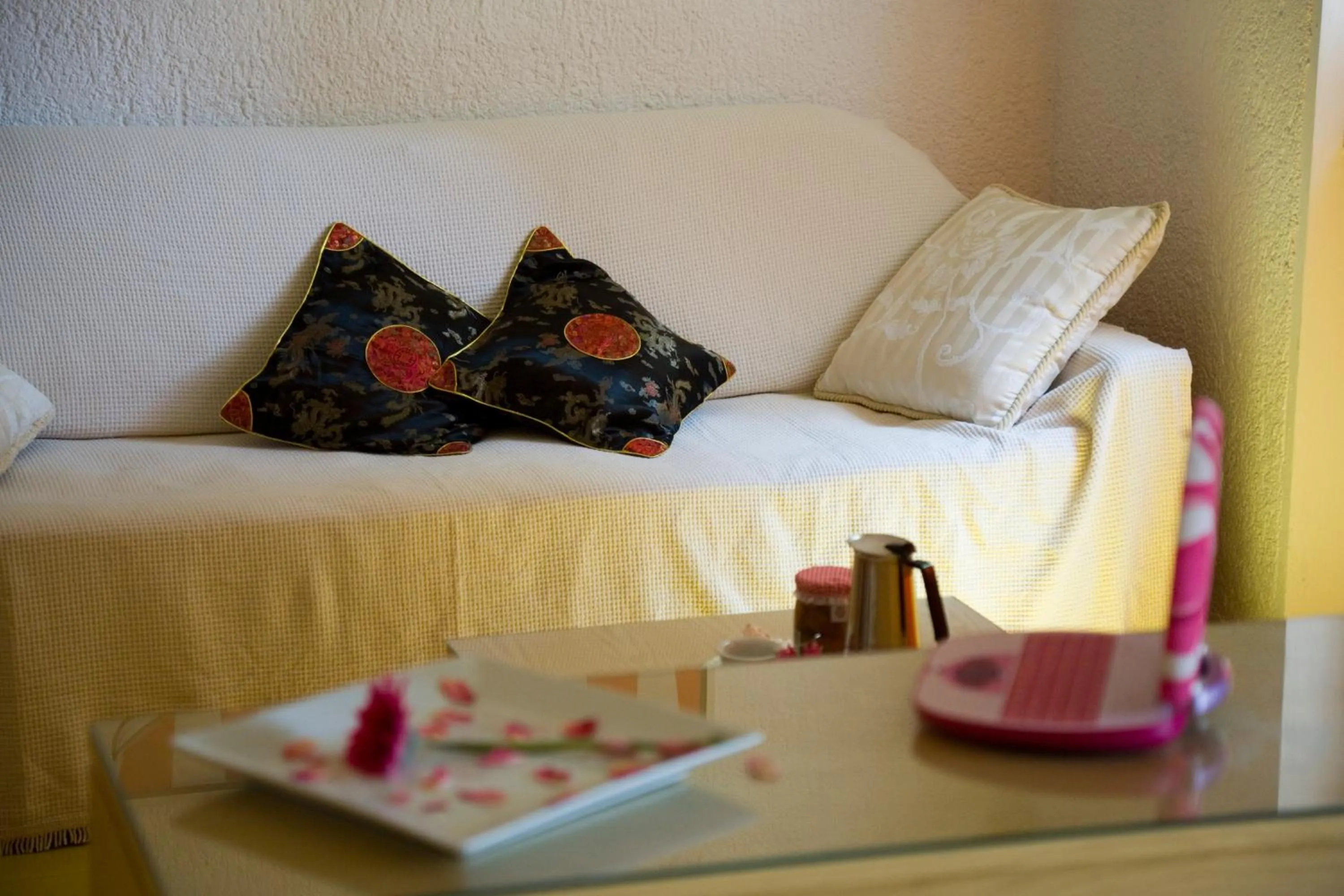 Living room, Bed in Villaggio Riva Musone