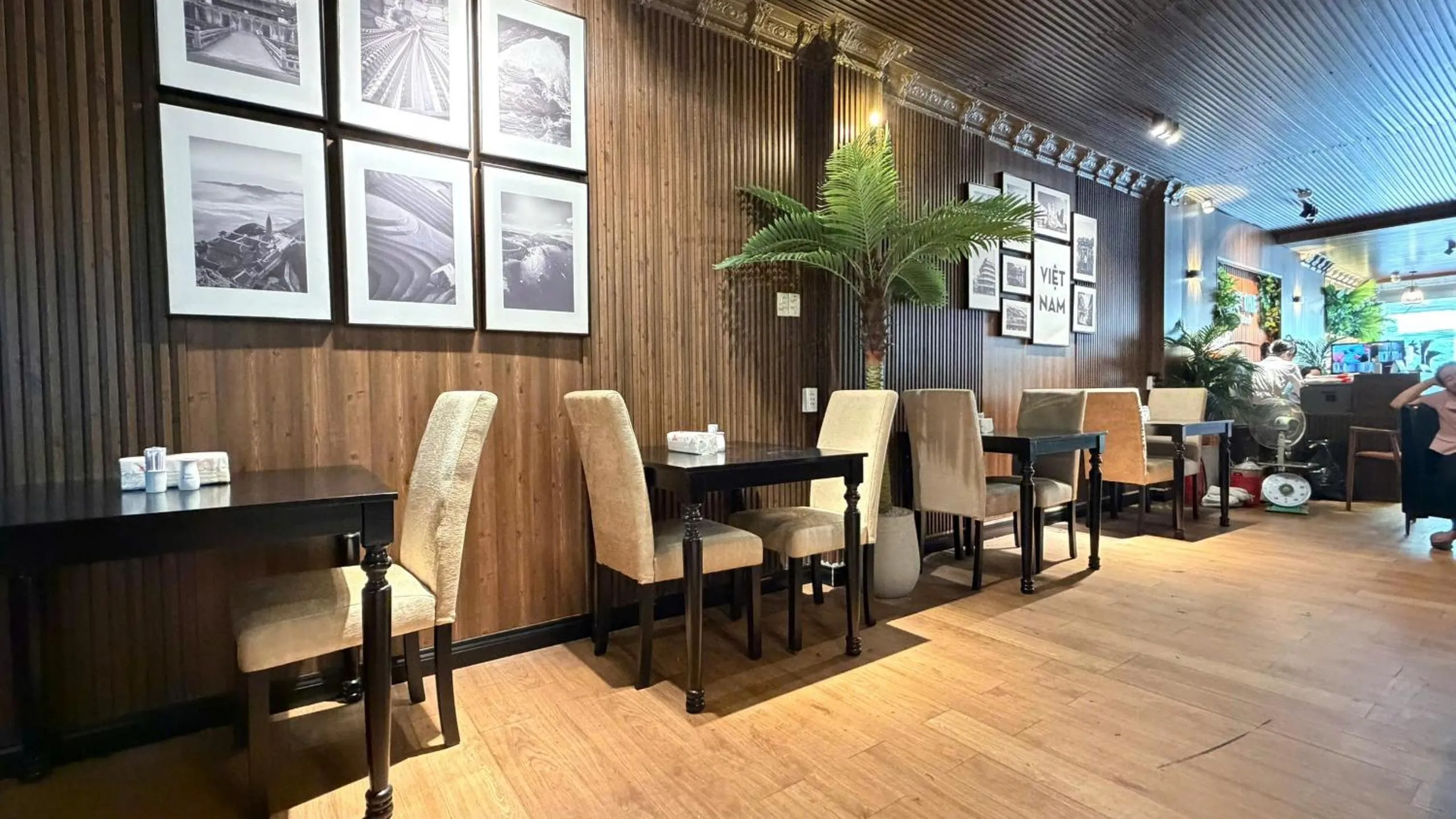 Restaurant/places to eat in The One Ben Thanh Hotel-City Center