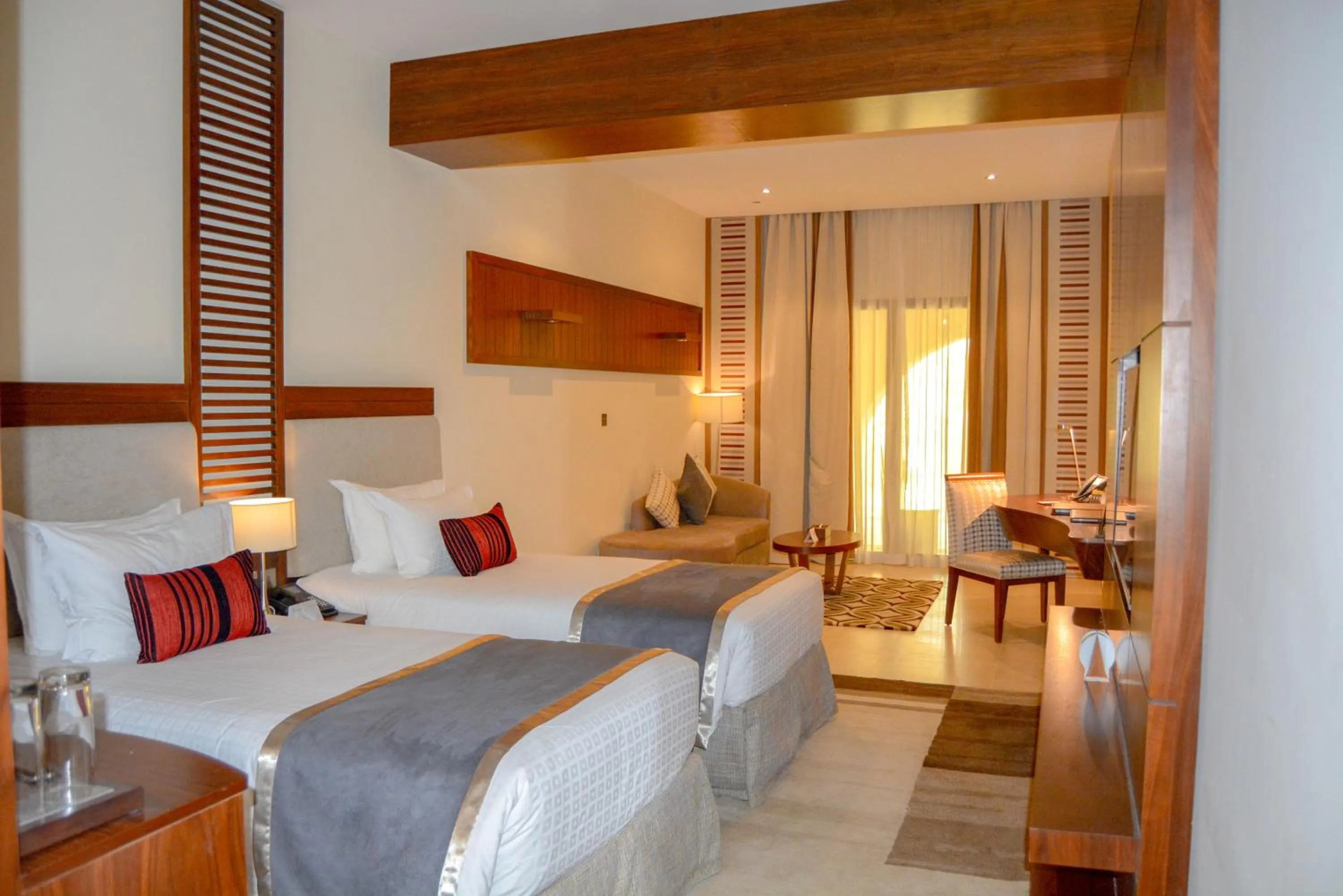 Bathroom, Bed in Western Hotel - Madinat Zayed