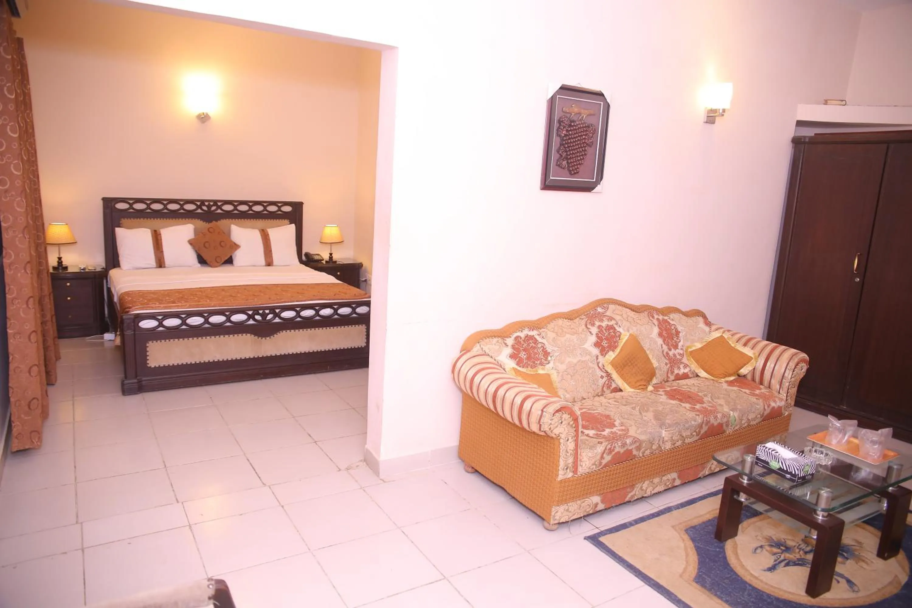 Photo of the whole room, Bed in Royal Inn Hotel