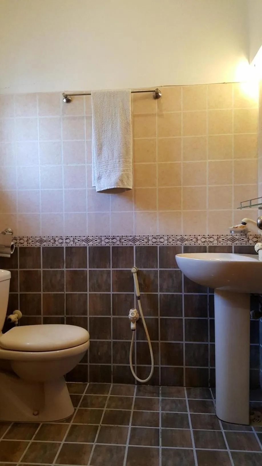 Toilet in Royal Inn Hotel