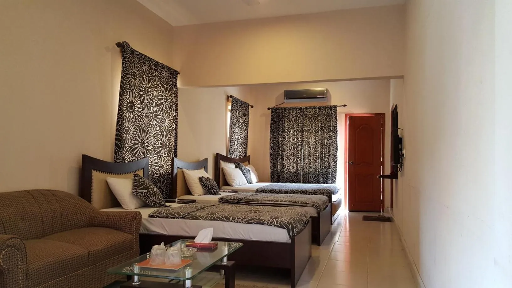 Photo of the whole room, Bed in Royal Inn Hotel