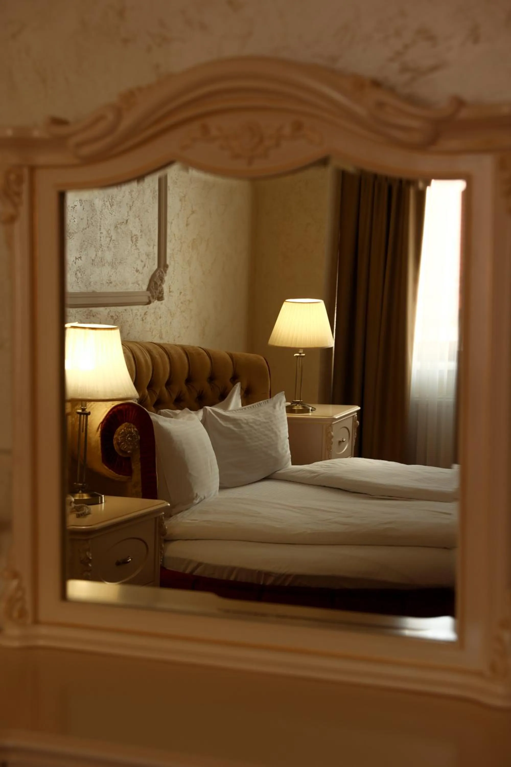 Photo of the whole room, Bed in Hotel France