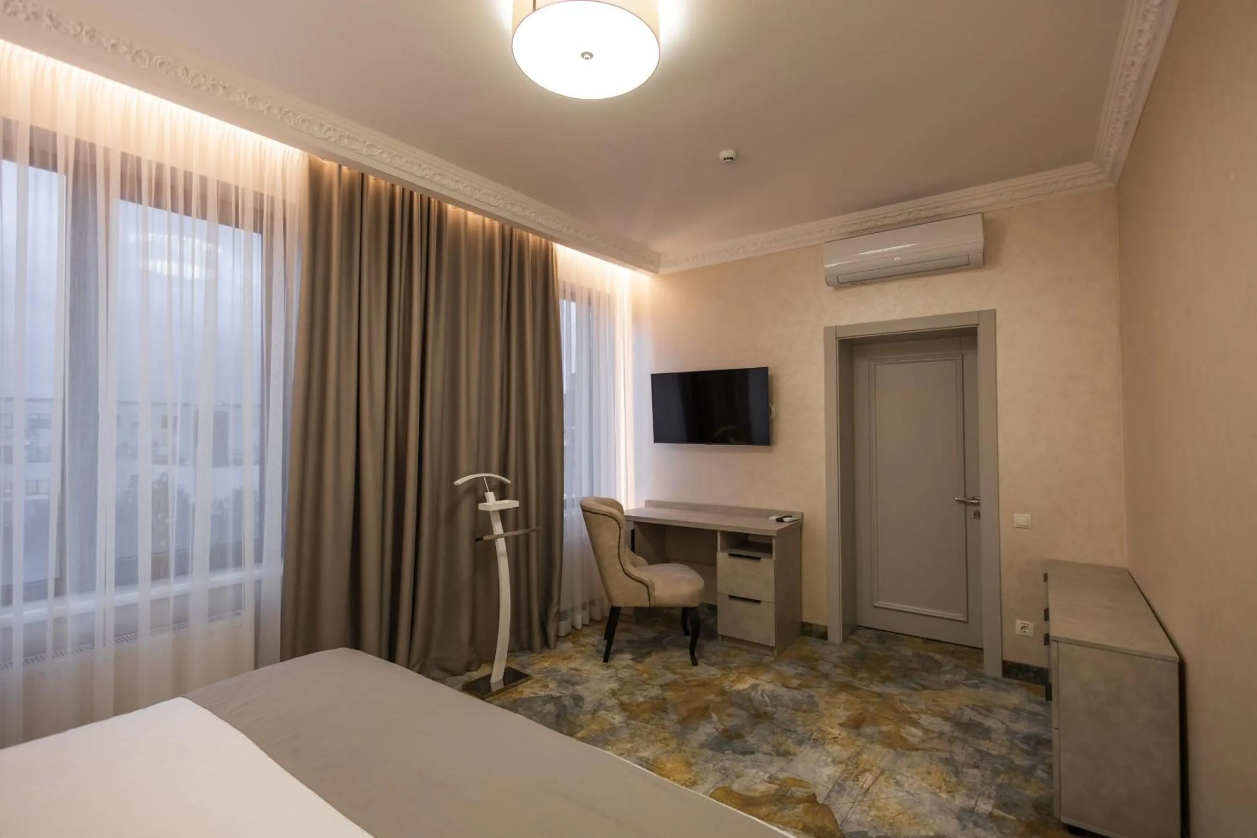 Bedroom, Bed in Hotel France