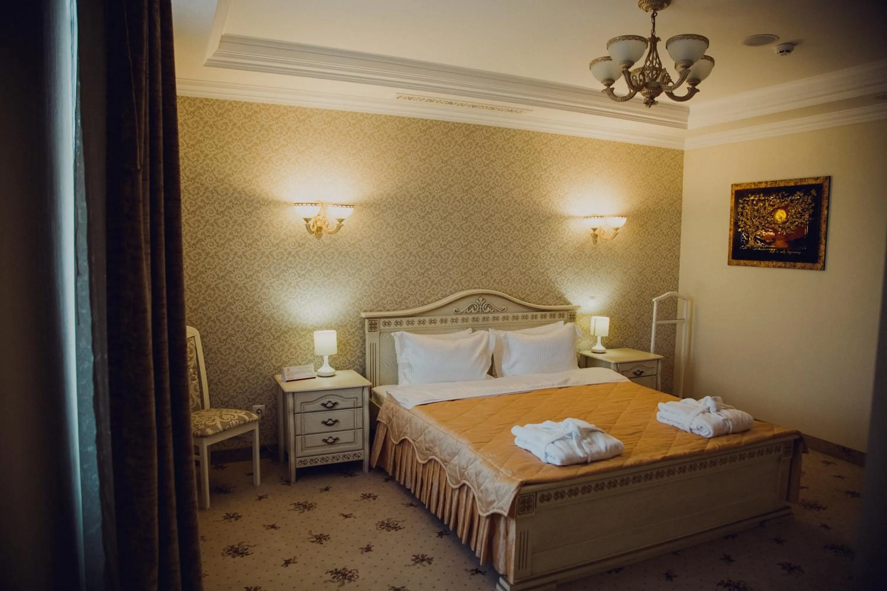 Photo of the whole room, Bed in Hotel France