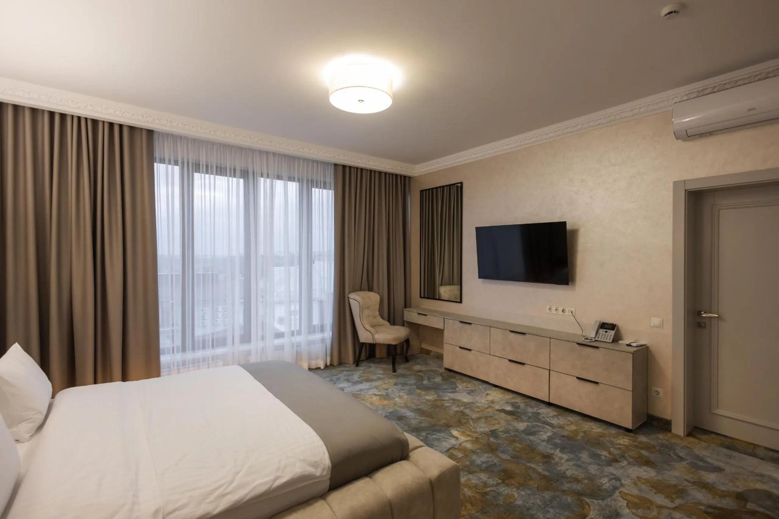 Bedroom, Bed in Hotel France