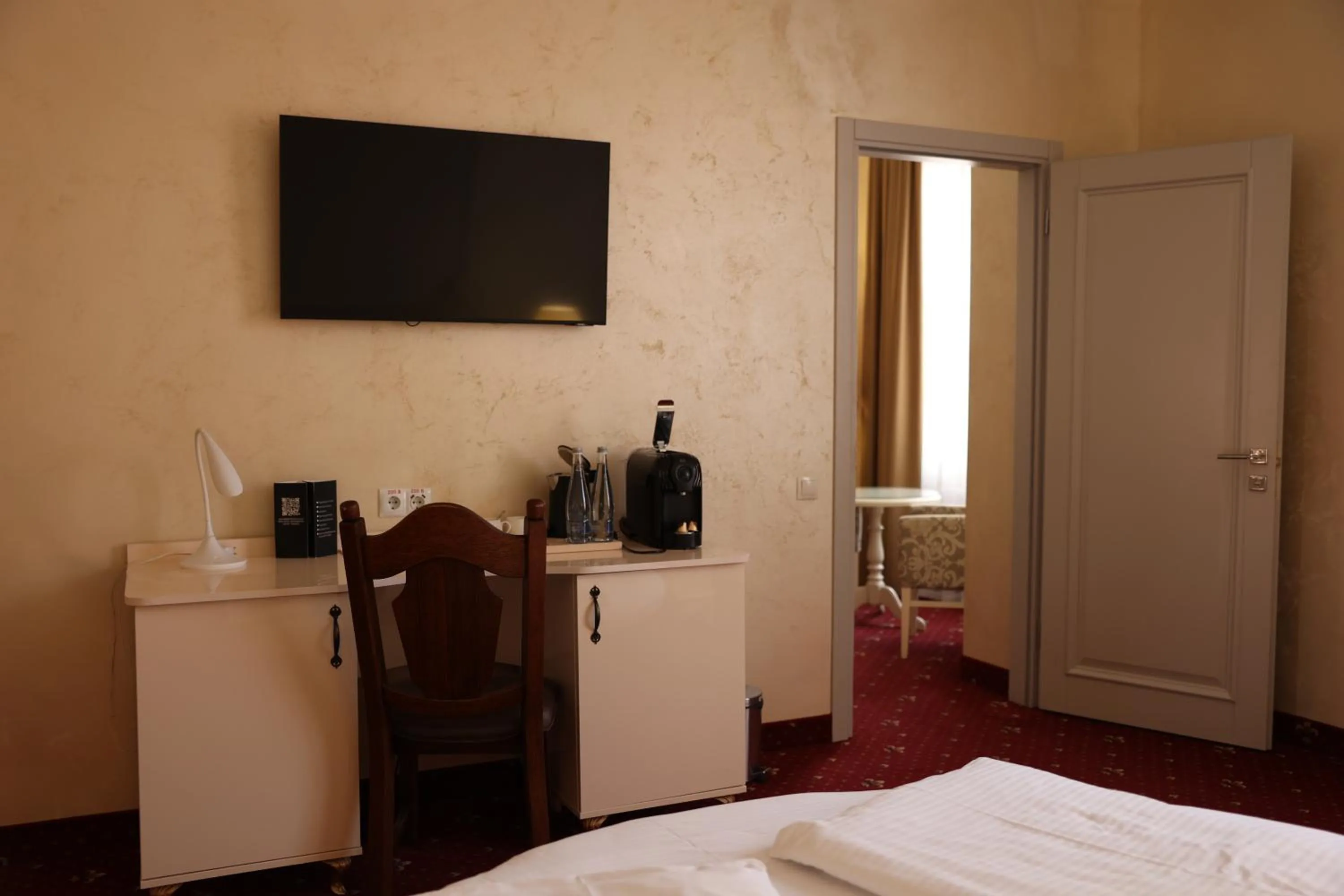 TV and multimedia, Bed in Hotel France