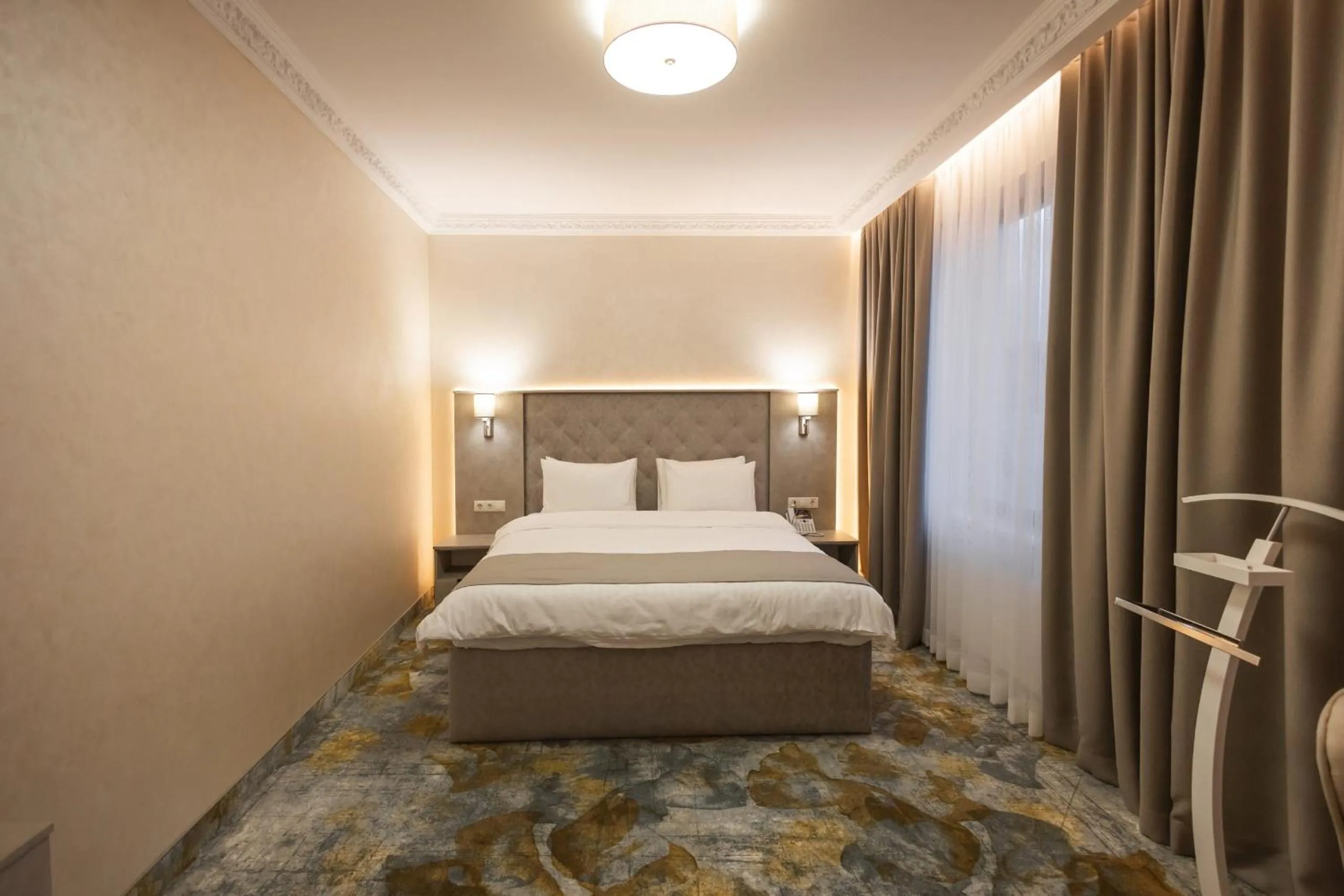 Bedroom, Bed in Hotel France