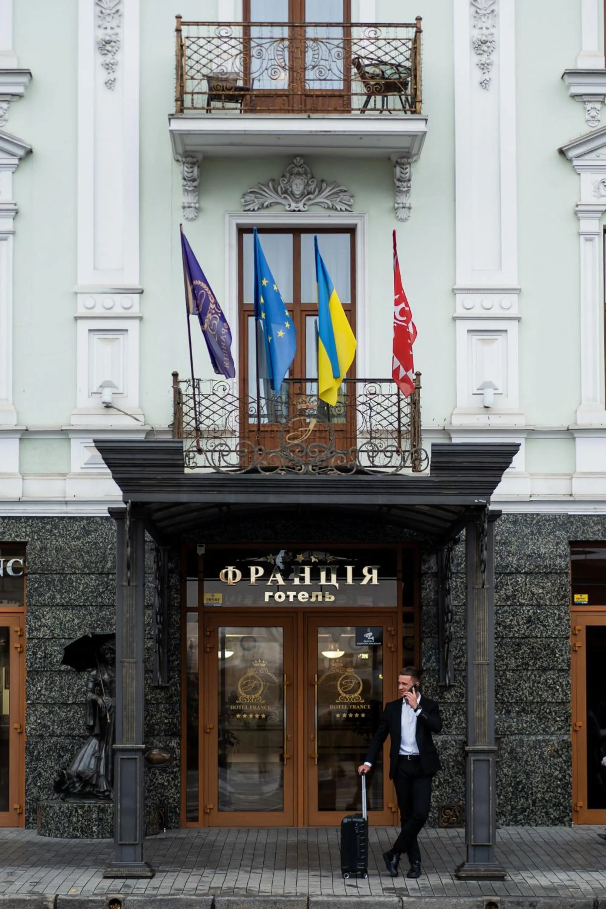 Property building in Hotel France