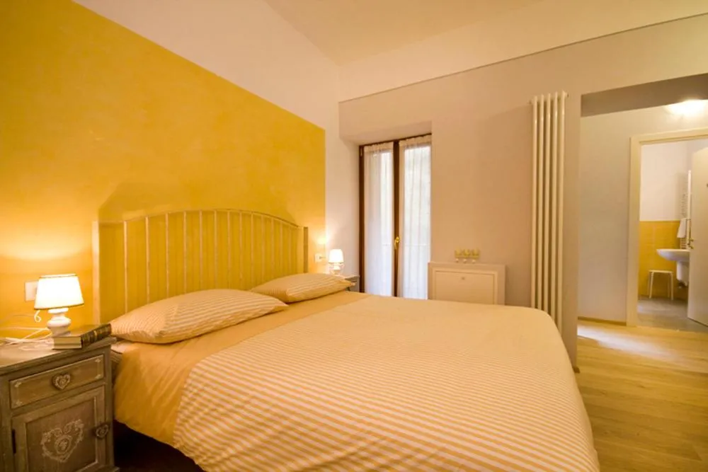 Photo of the whole room, Bed in Residenza CuordiVerona
