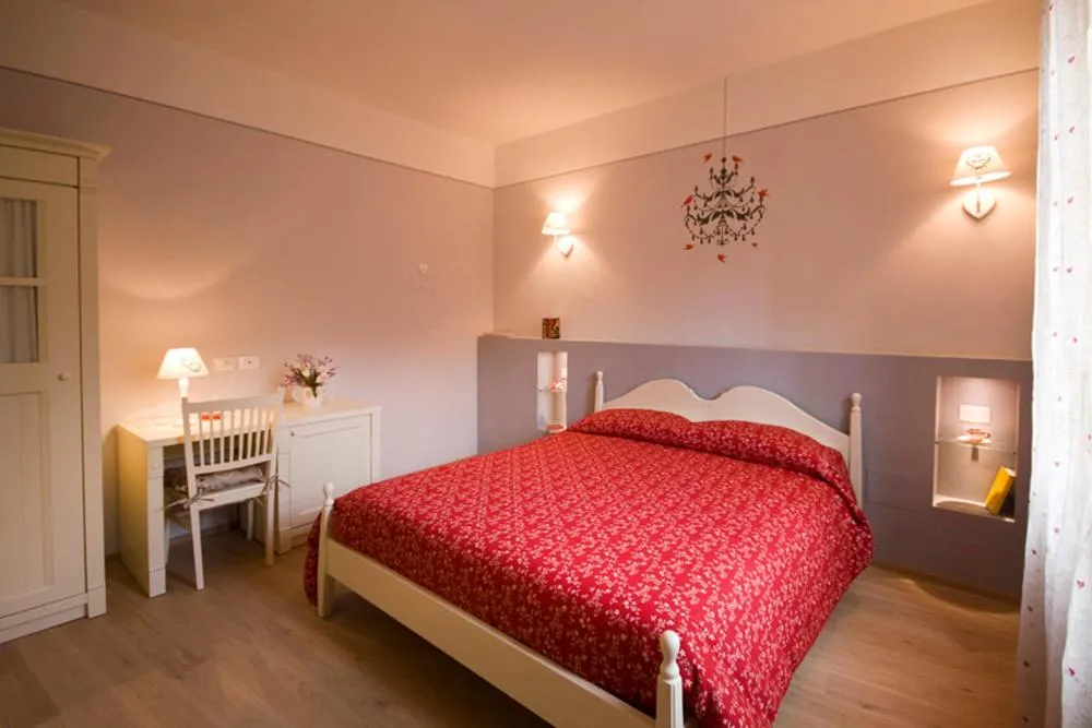 Photo of the whole room, Bed in Residenza CuordiVerona