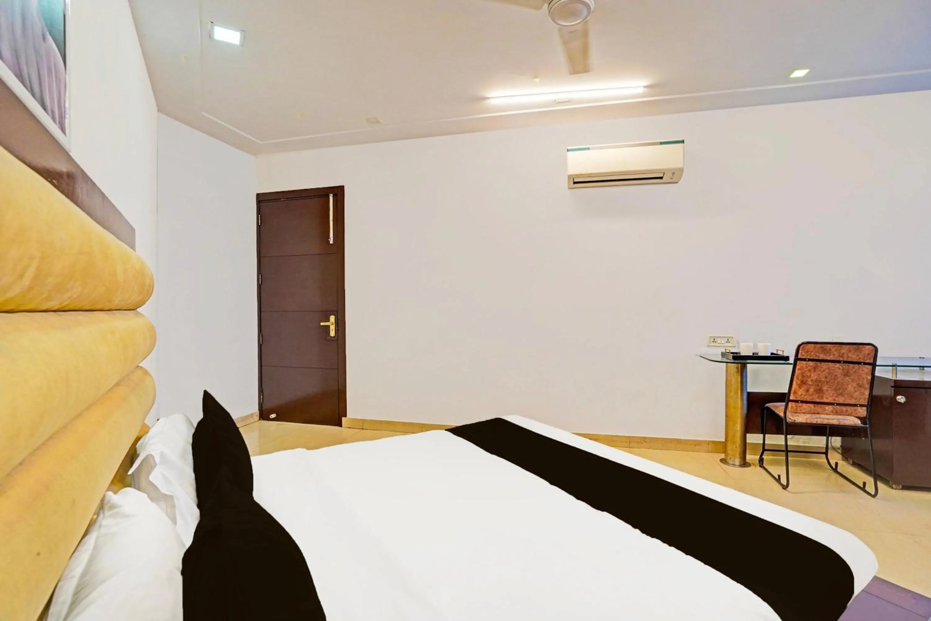 Bedroom, Bed in Townhouse Le Grand