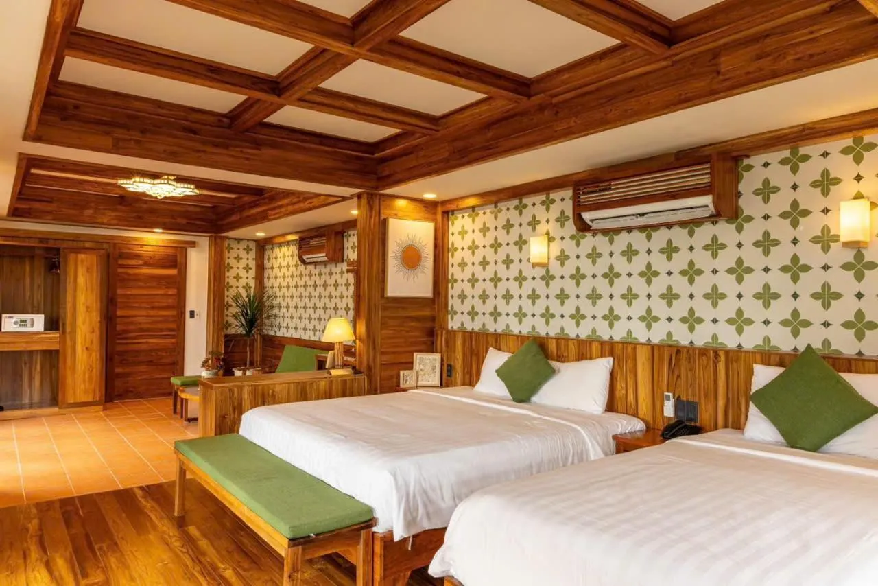 Bed in Rocks Beach Boutique