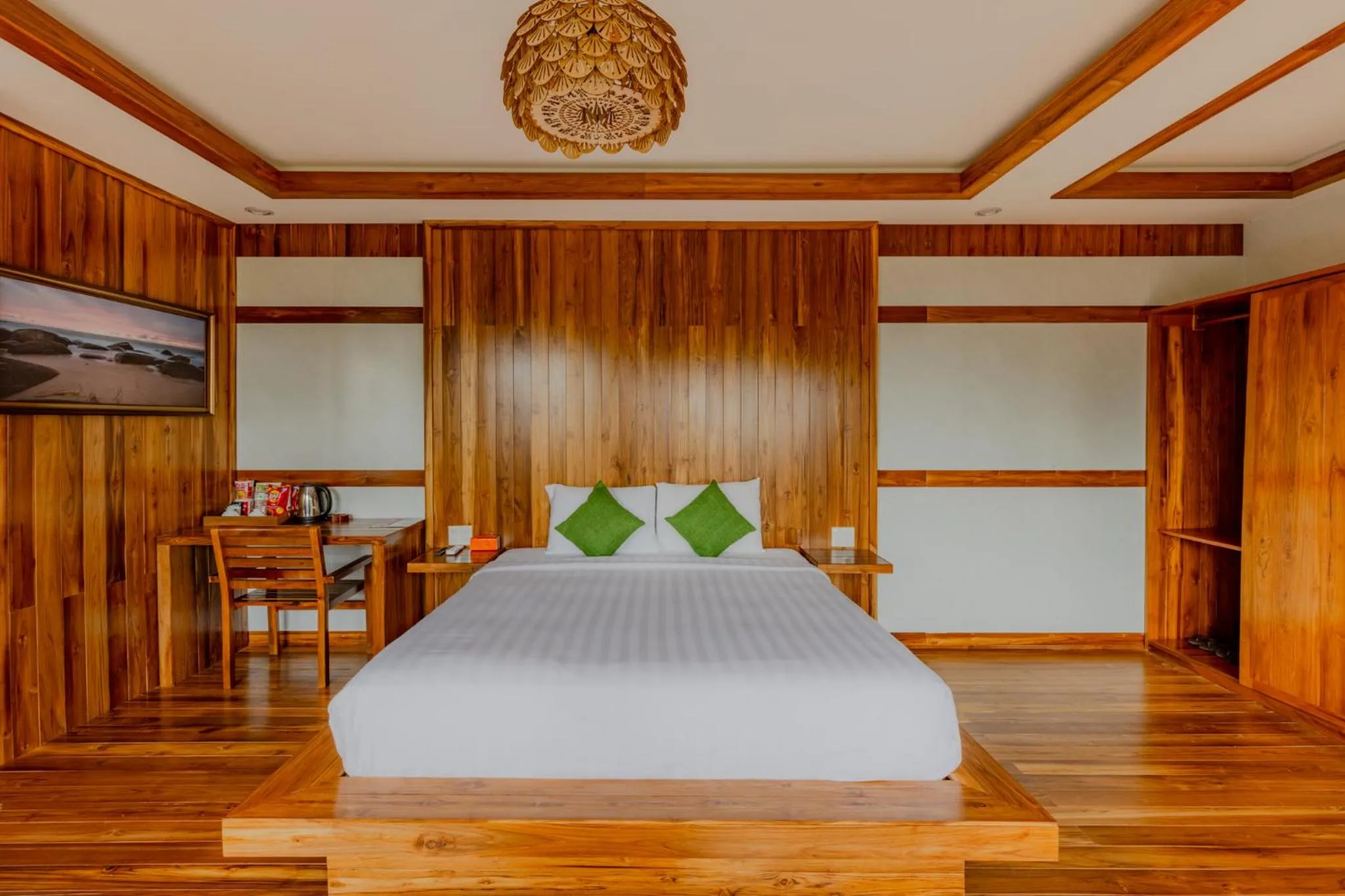 Bed in Rocks Beach Boutique