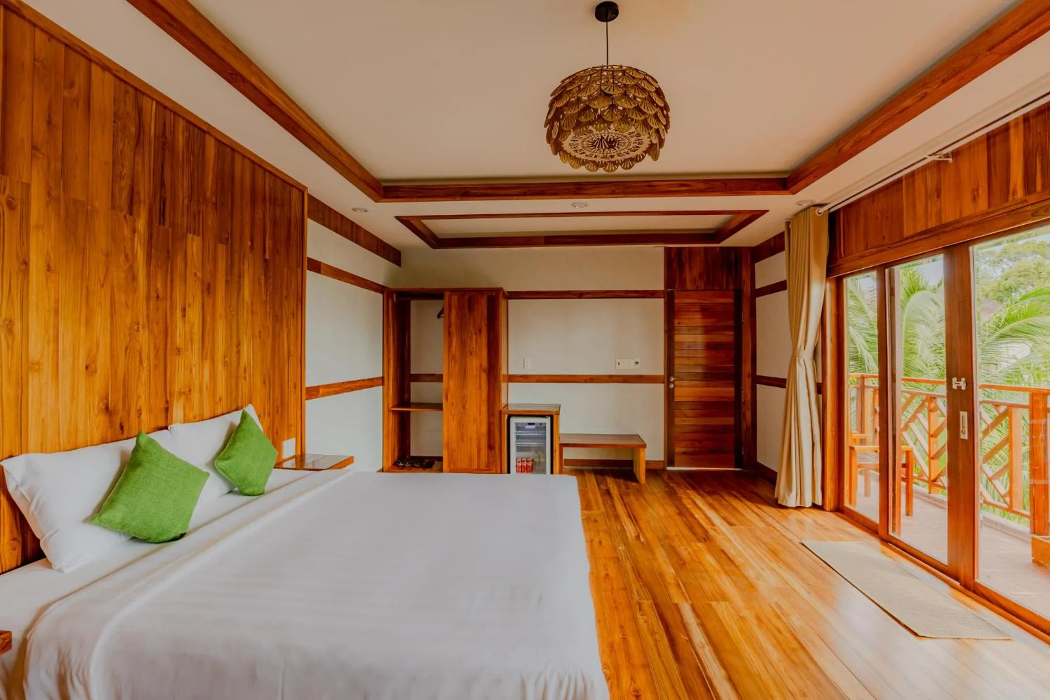 Bed in Rocks Beach Boutique