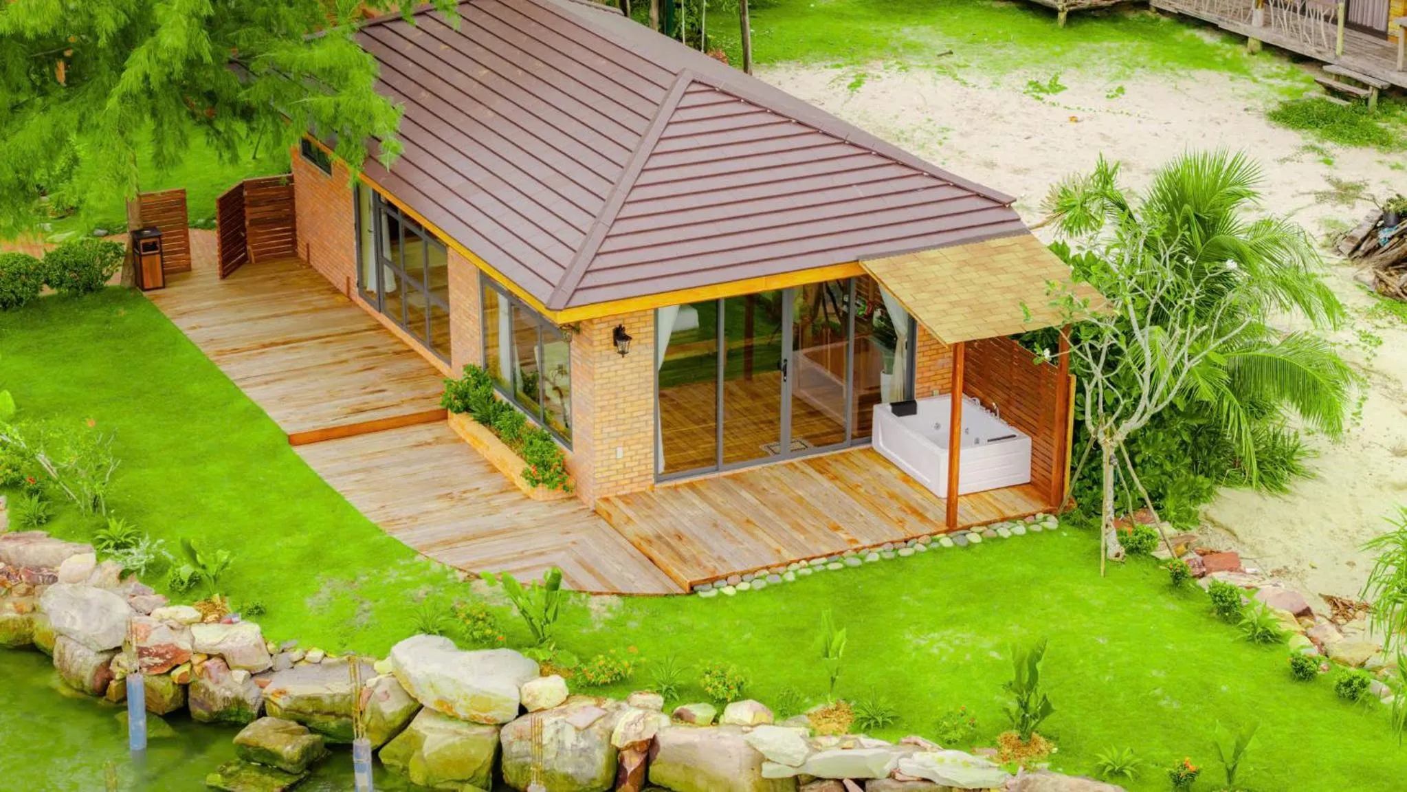 Property building in Rocks Beach Boutique