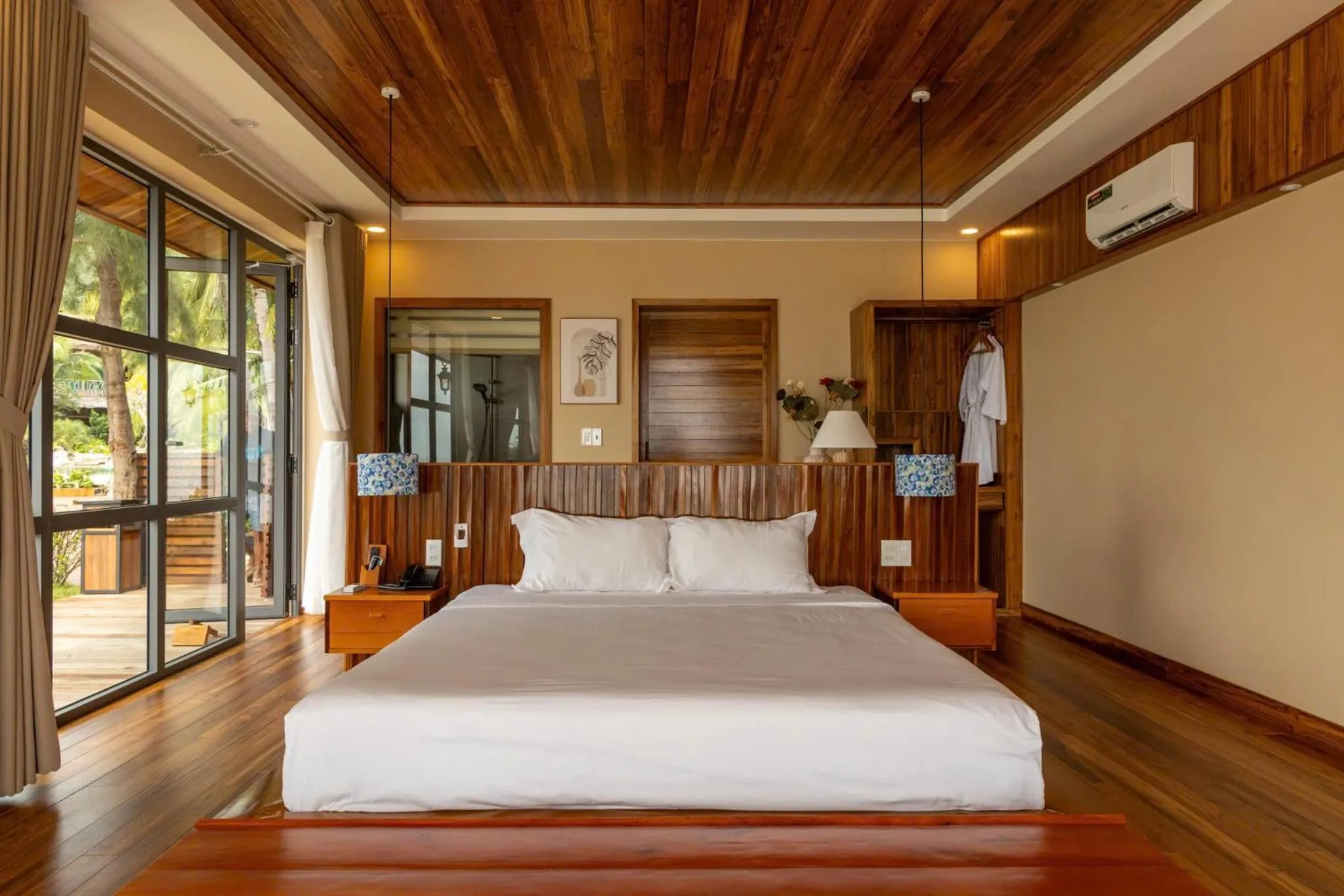 Photo of the whole room, Bed in Rocks Beach Boutique