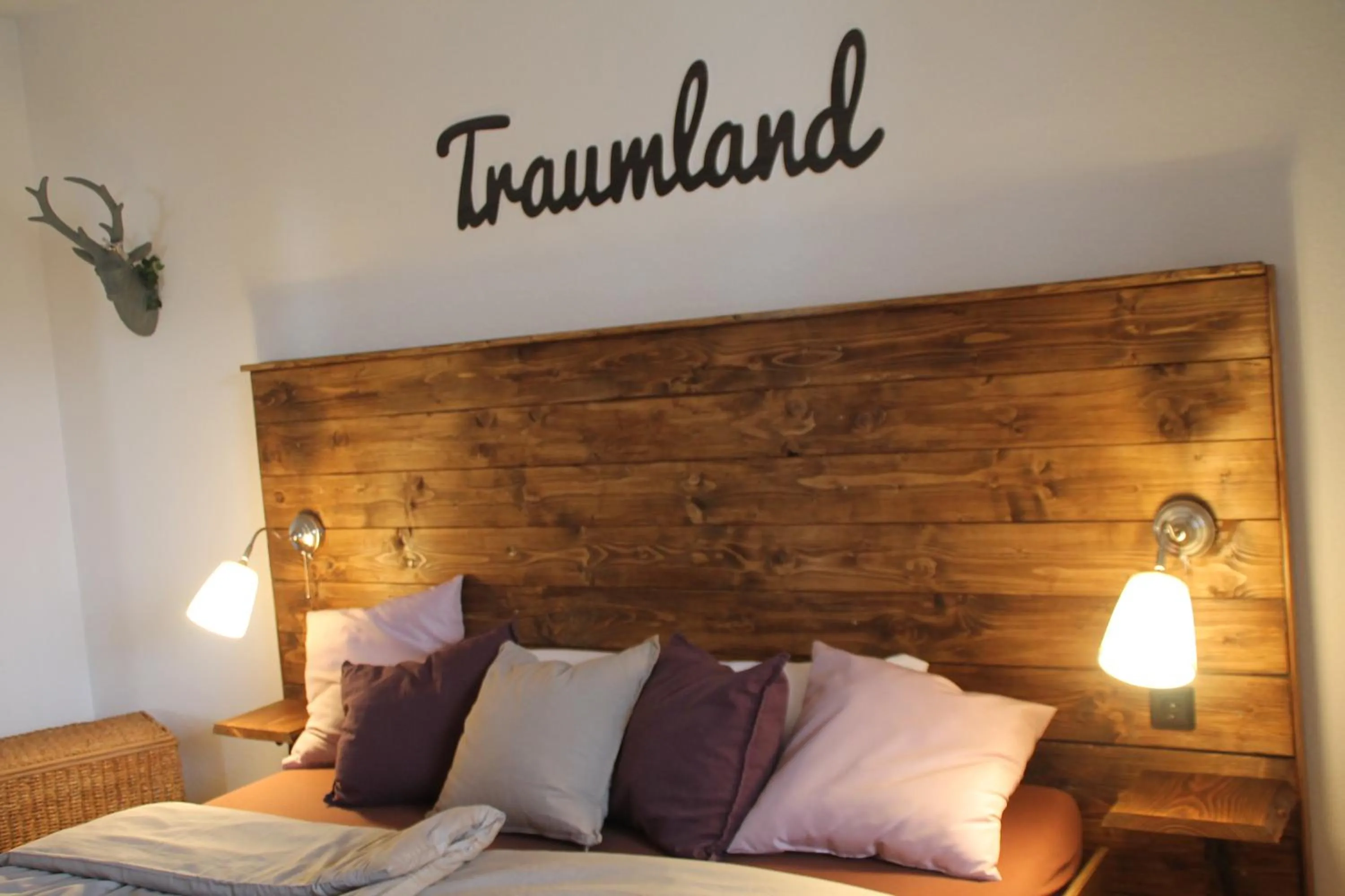Bedroom, Bed in Ferienwohnung mit HERZ in Laufenburg