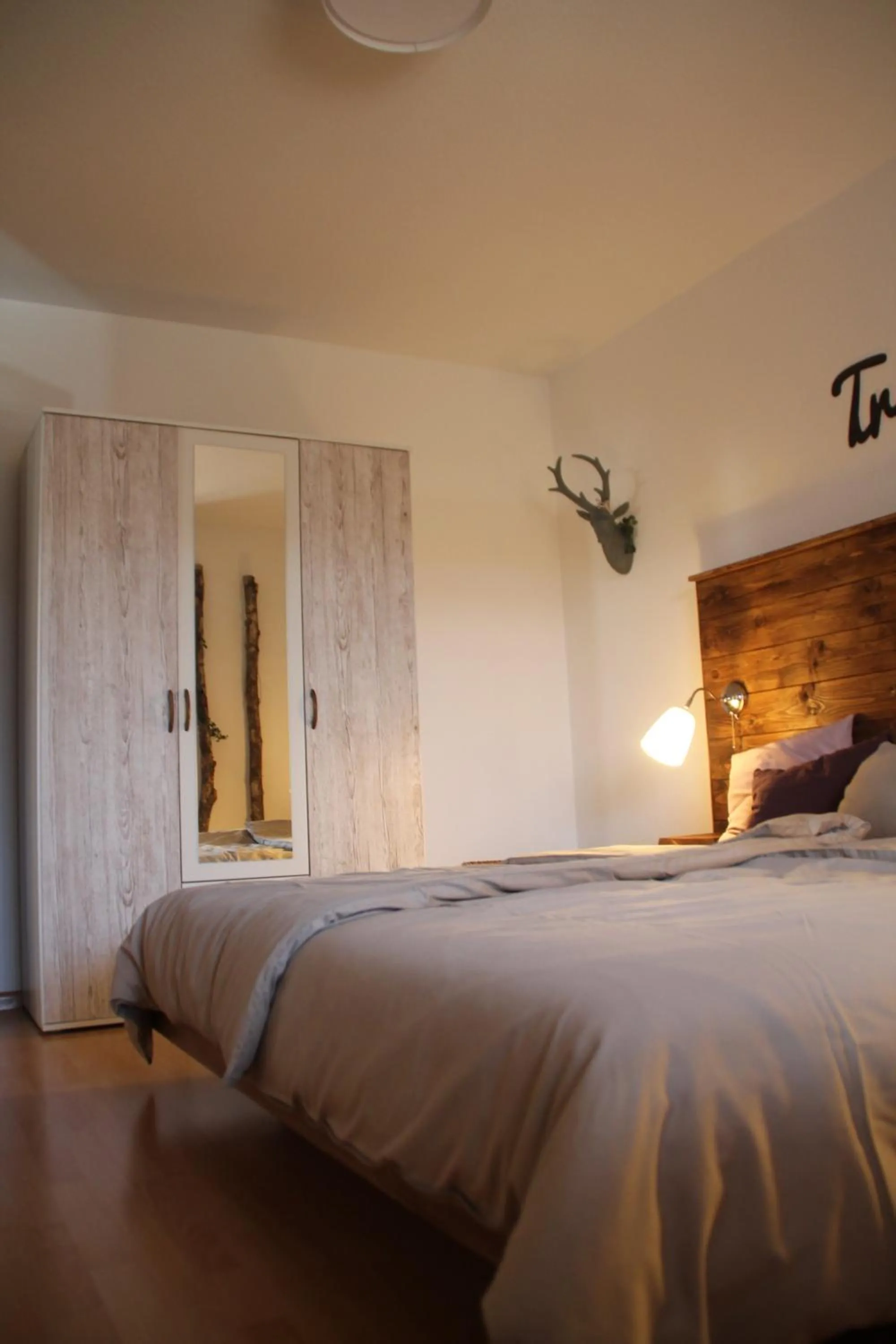 Bedroom, Bed in Ferienwohnung mit HERZ in Laufenburg