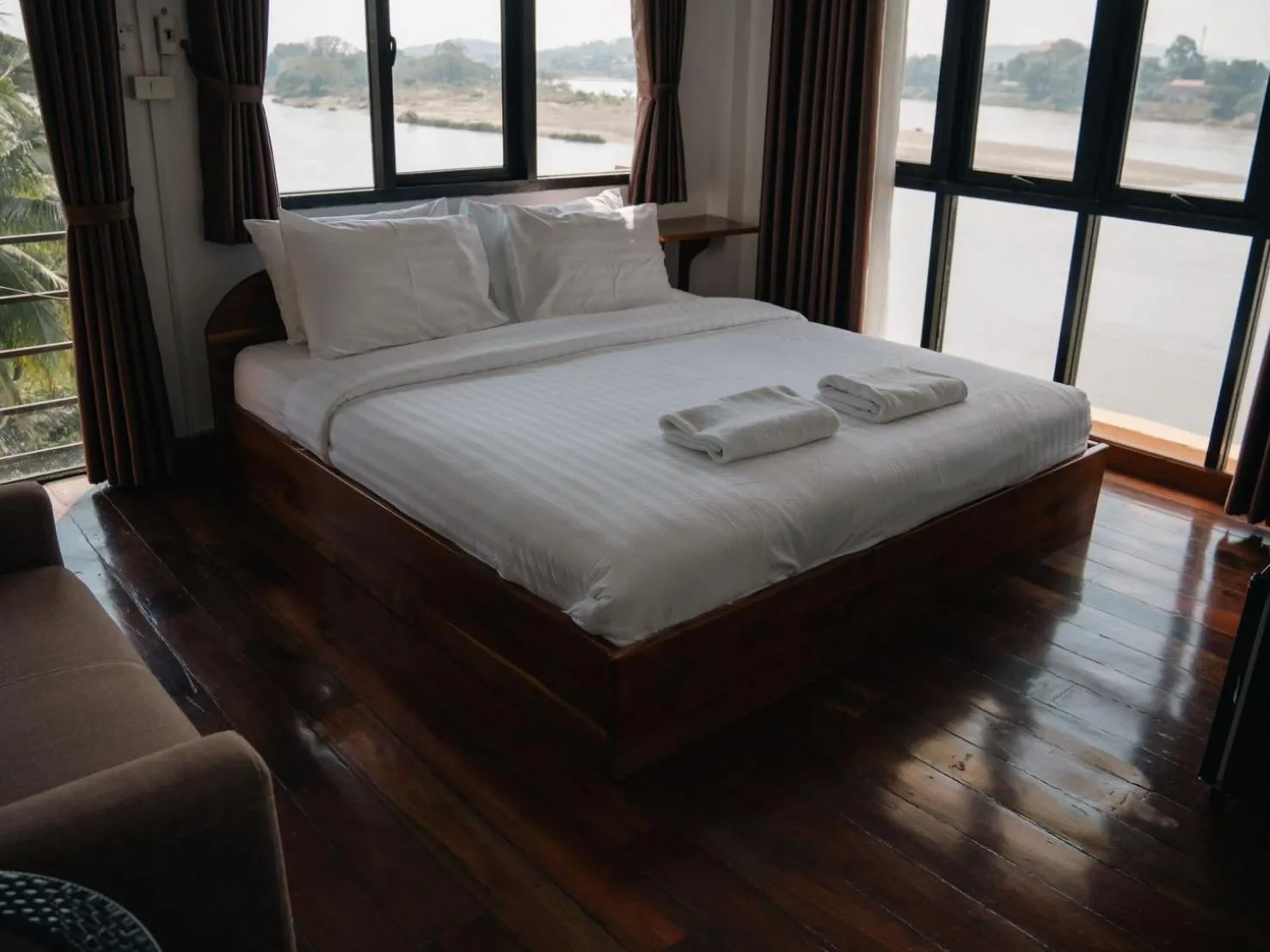Bed in Riverside Houayxay Hotel