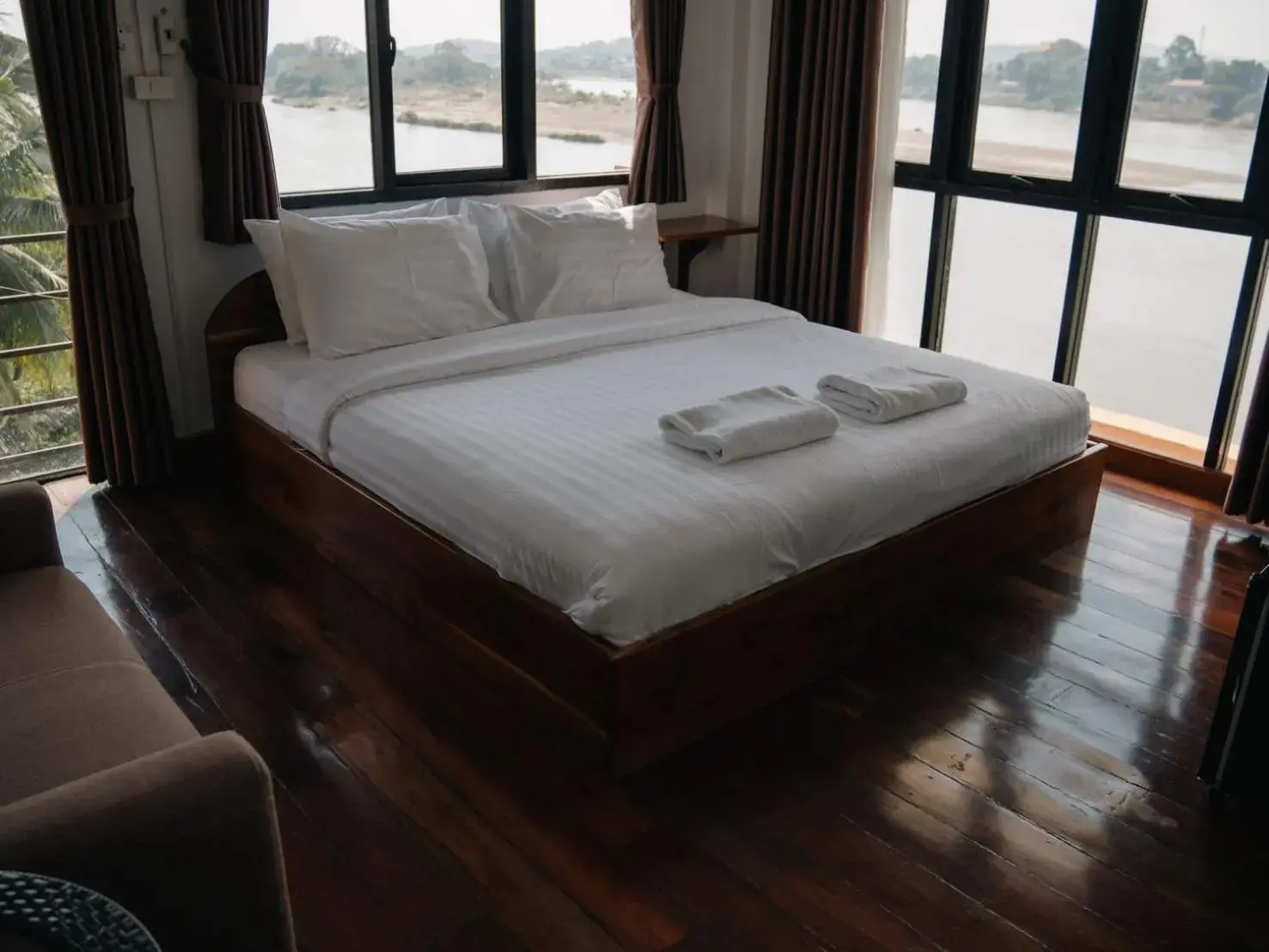 Deluxe Double Room with Sea View in Riverside Houayxay Hotel Deluxe Double Room with Sea View in Riverside Houayxay Hotel
