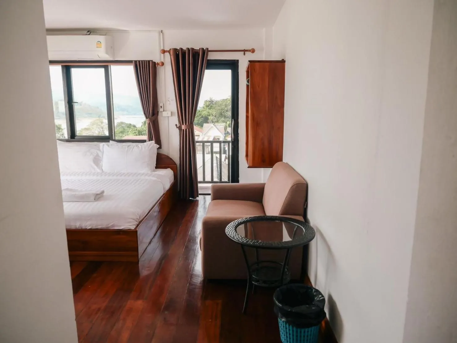 Bed in Riverside Houayxay Hotel