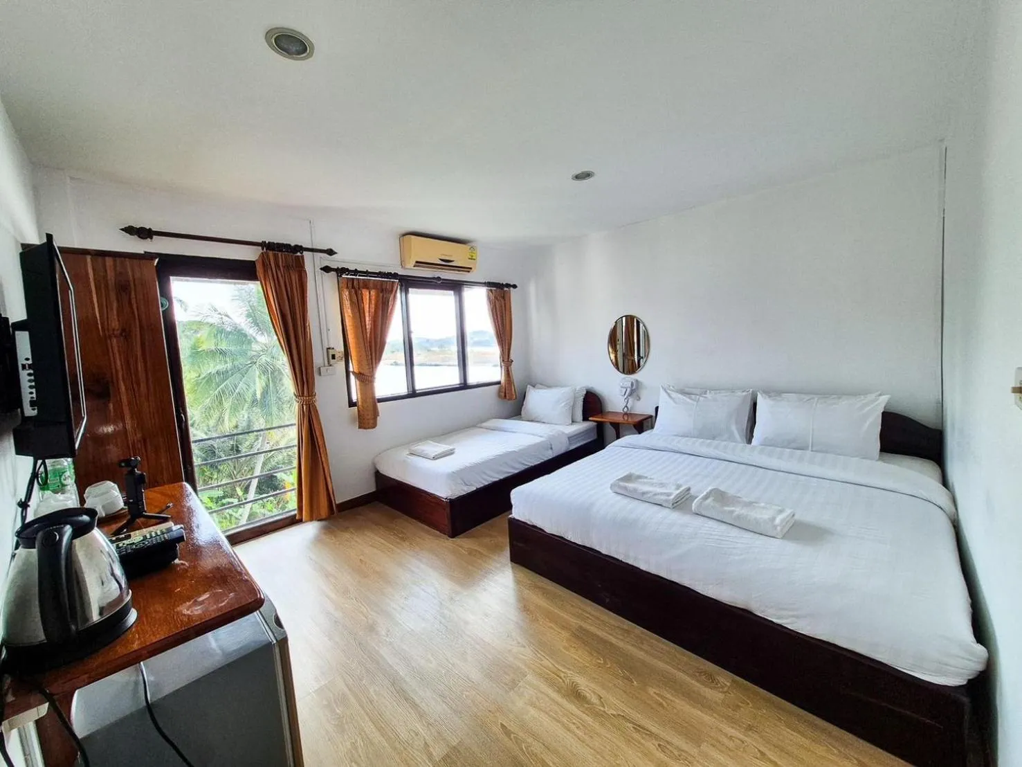 Bed in Riverside Houayxay Hotel
