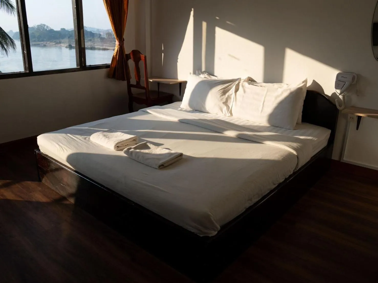 Bed in Riverside Houayxay Hotel