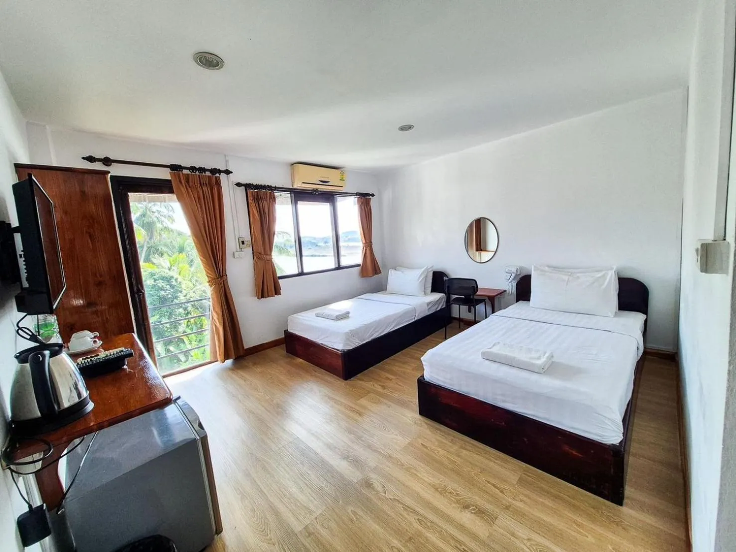 Bed in Riverside Houayxay Hotel