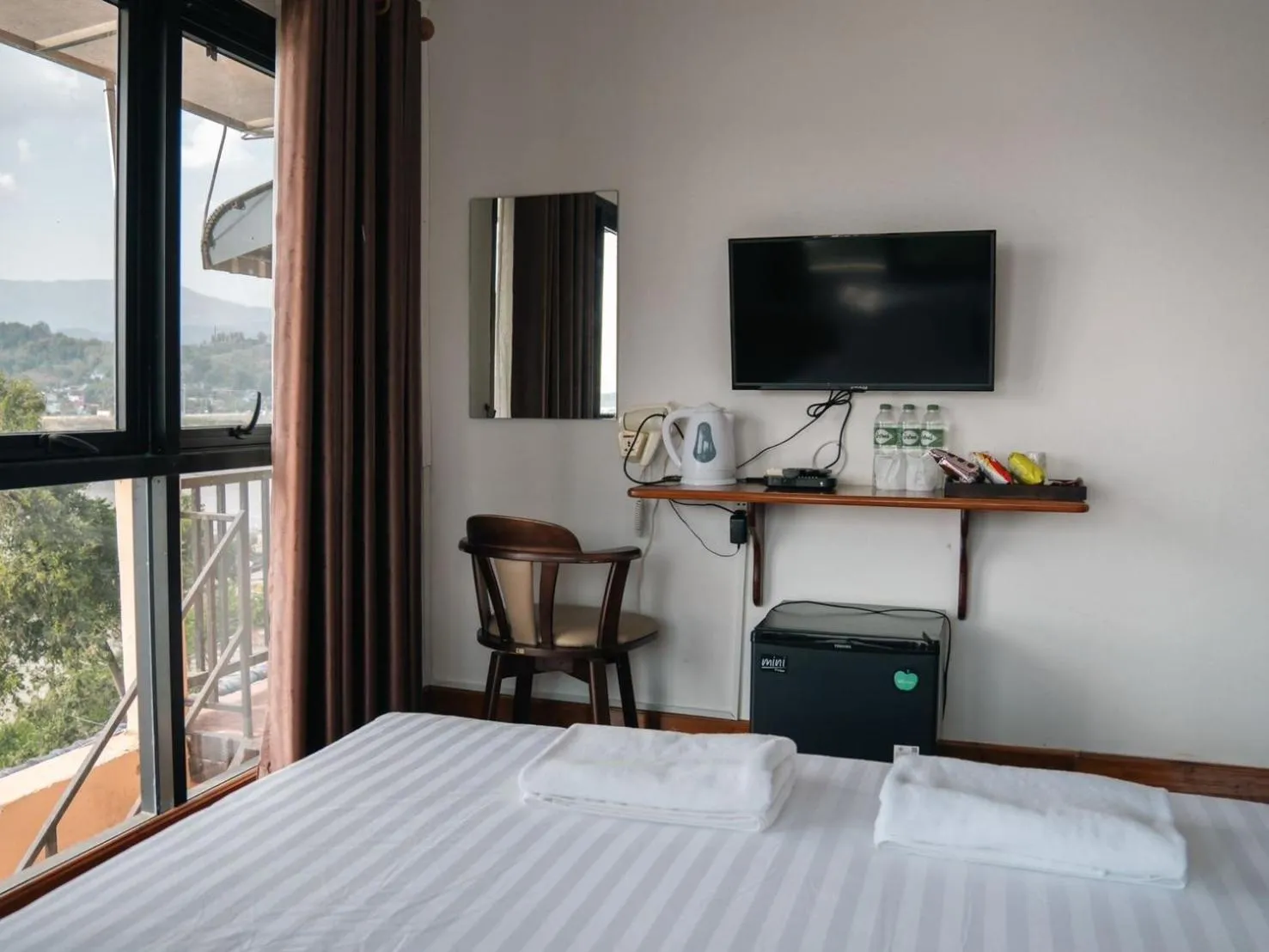 Bed in Riverside Houayxay Hotel