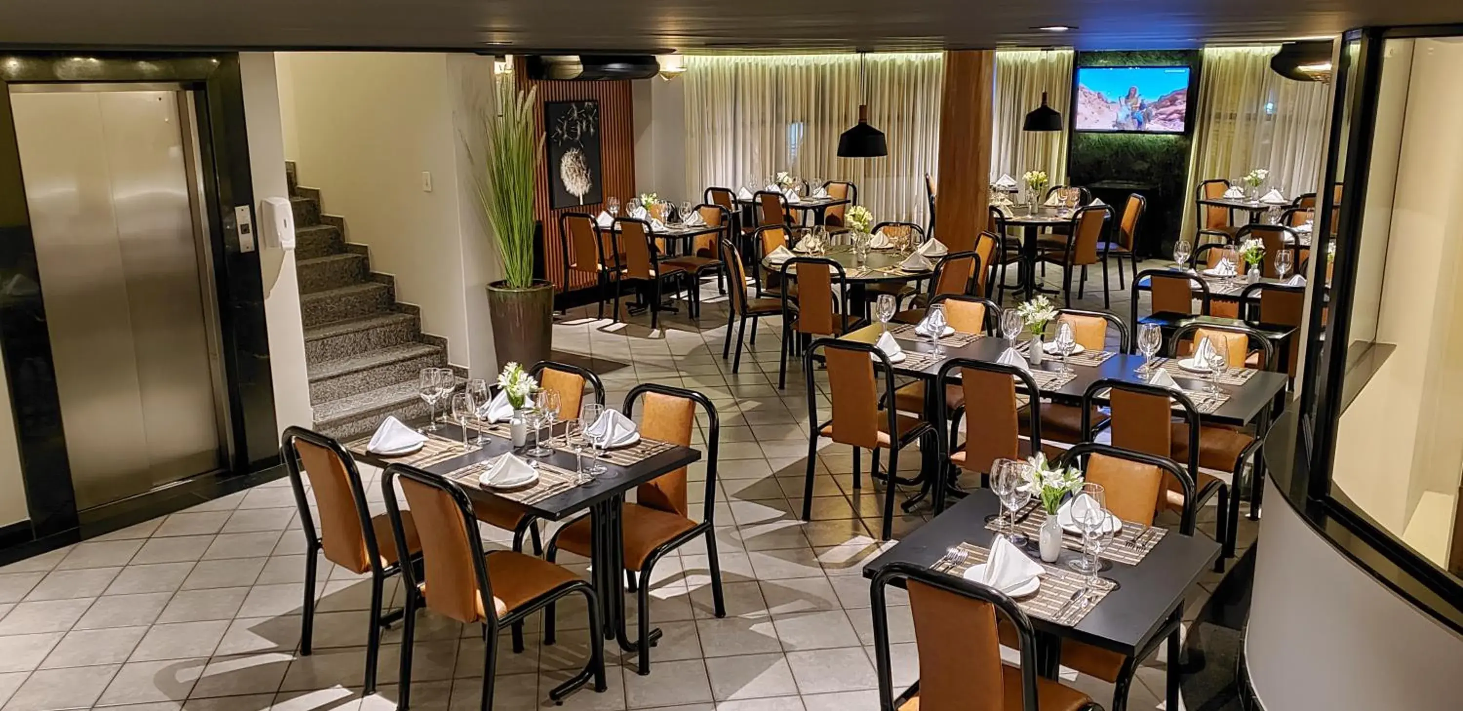 Restaurant/places to eat in Lord Plaza Hotel Restaurant/places to eat in Lord Plaza Hotel
