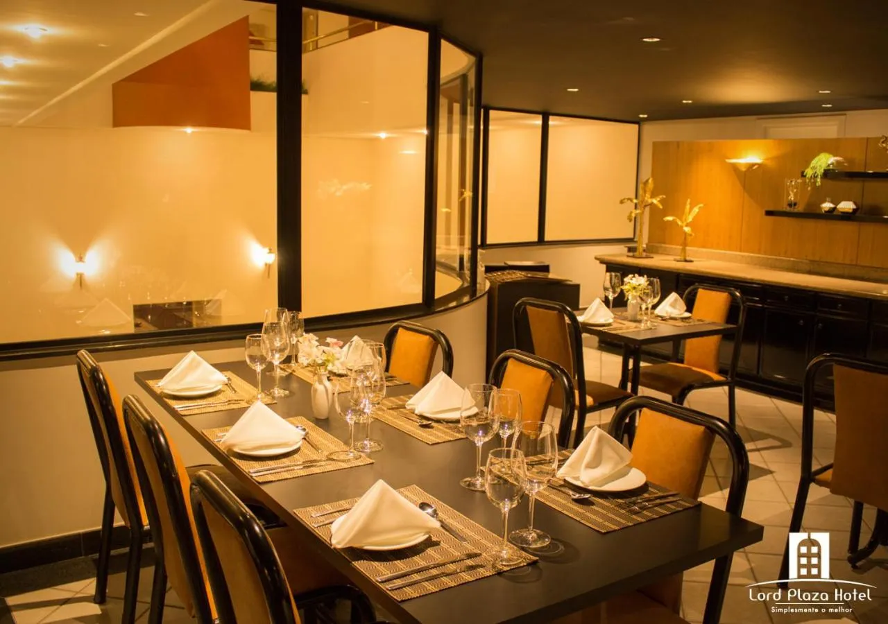 Restaurant/places to eat in Lord Plaza Hotel