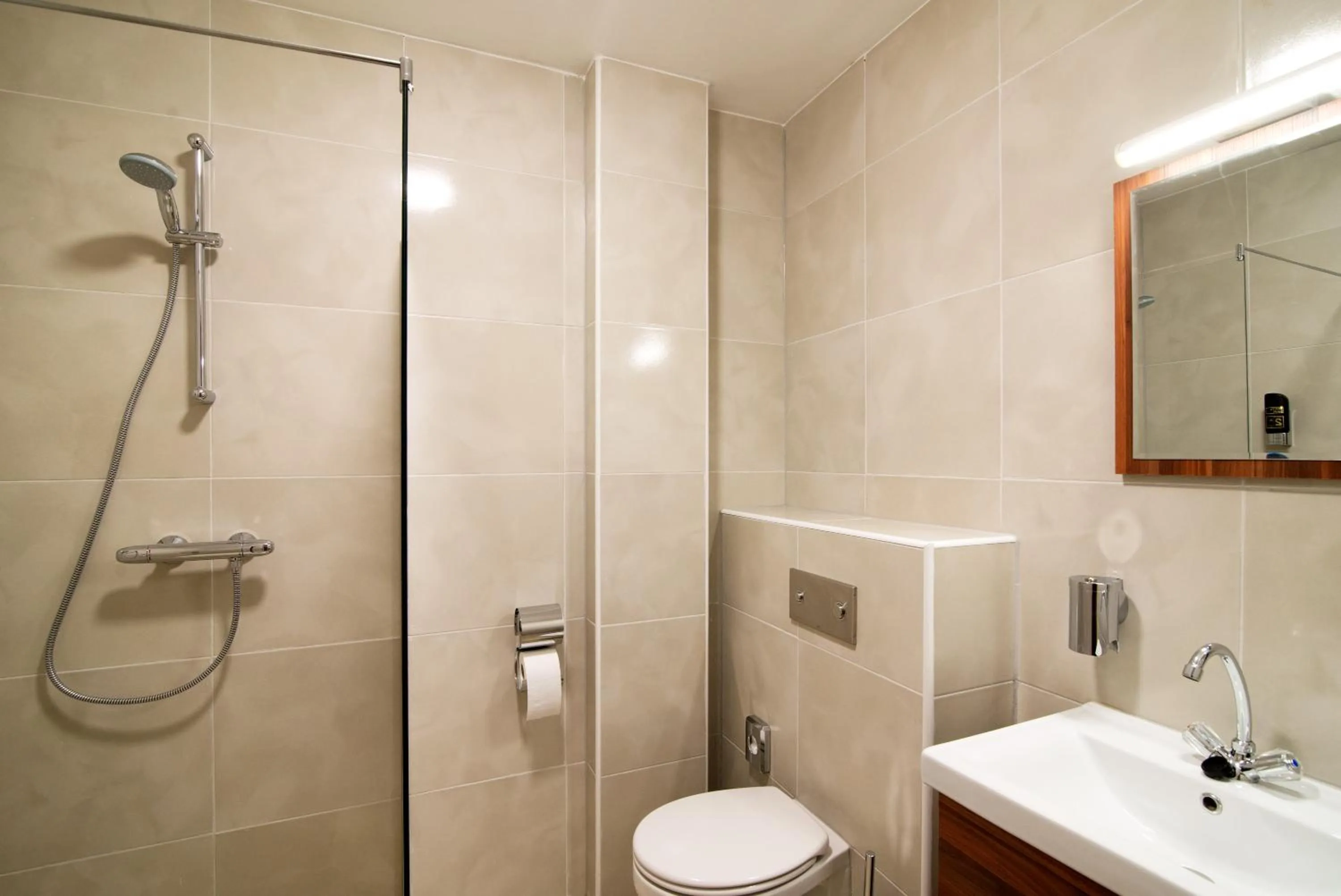 Shower in Hotel King's Court