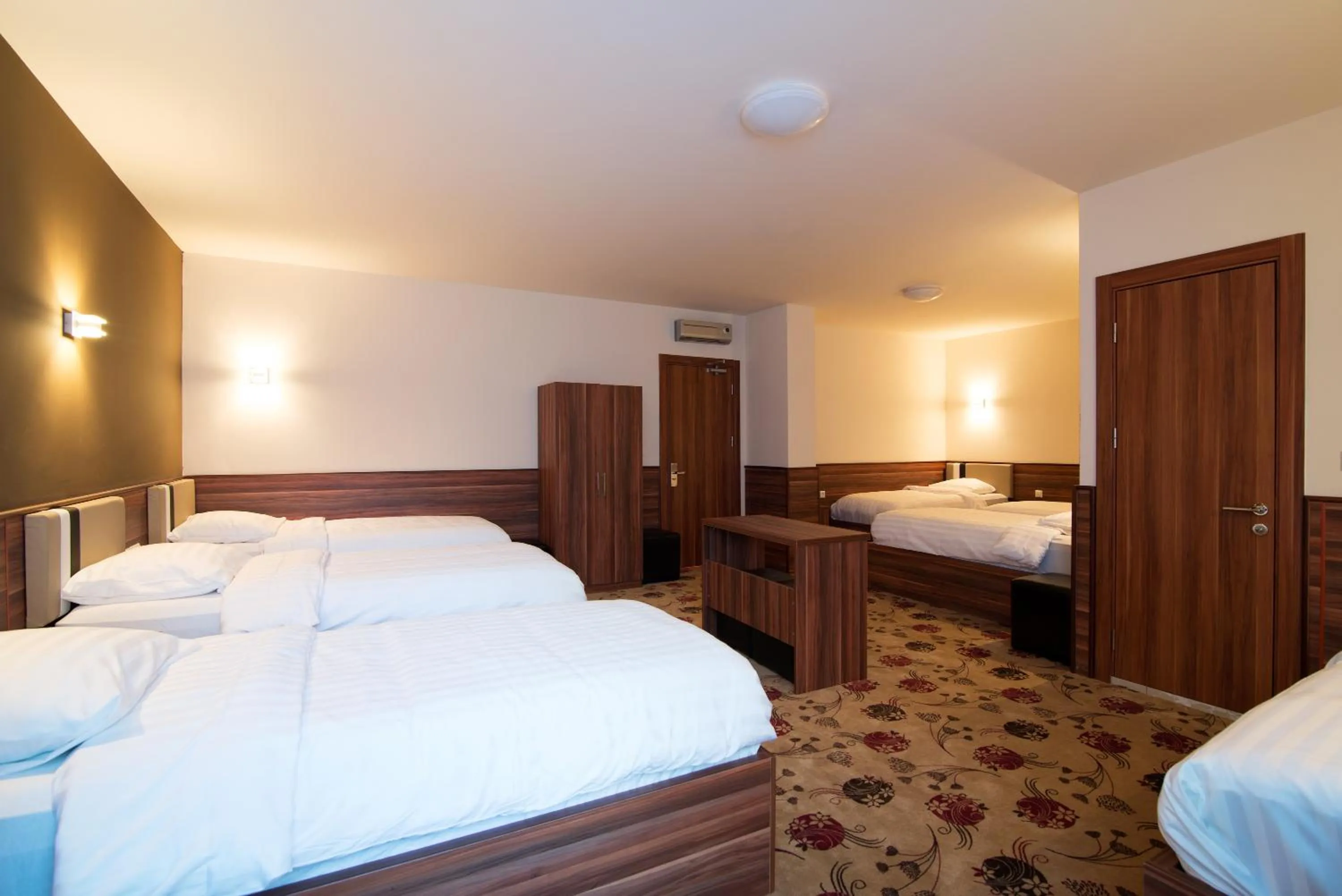 Bedroom in Hotel King's Court