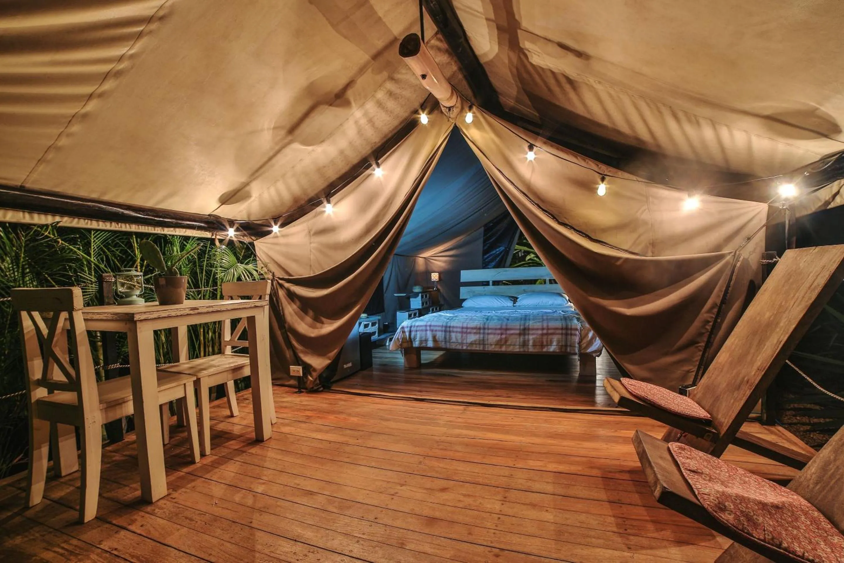 Property building, Bed in Flor y Bambu