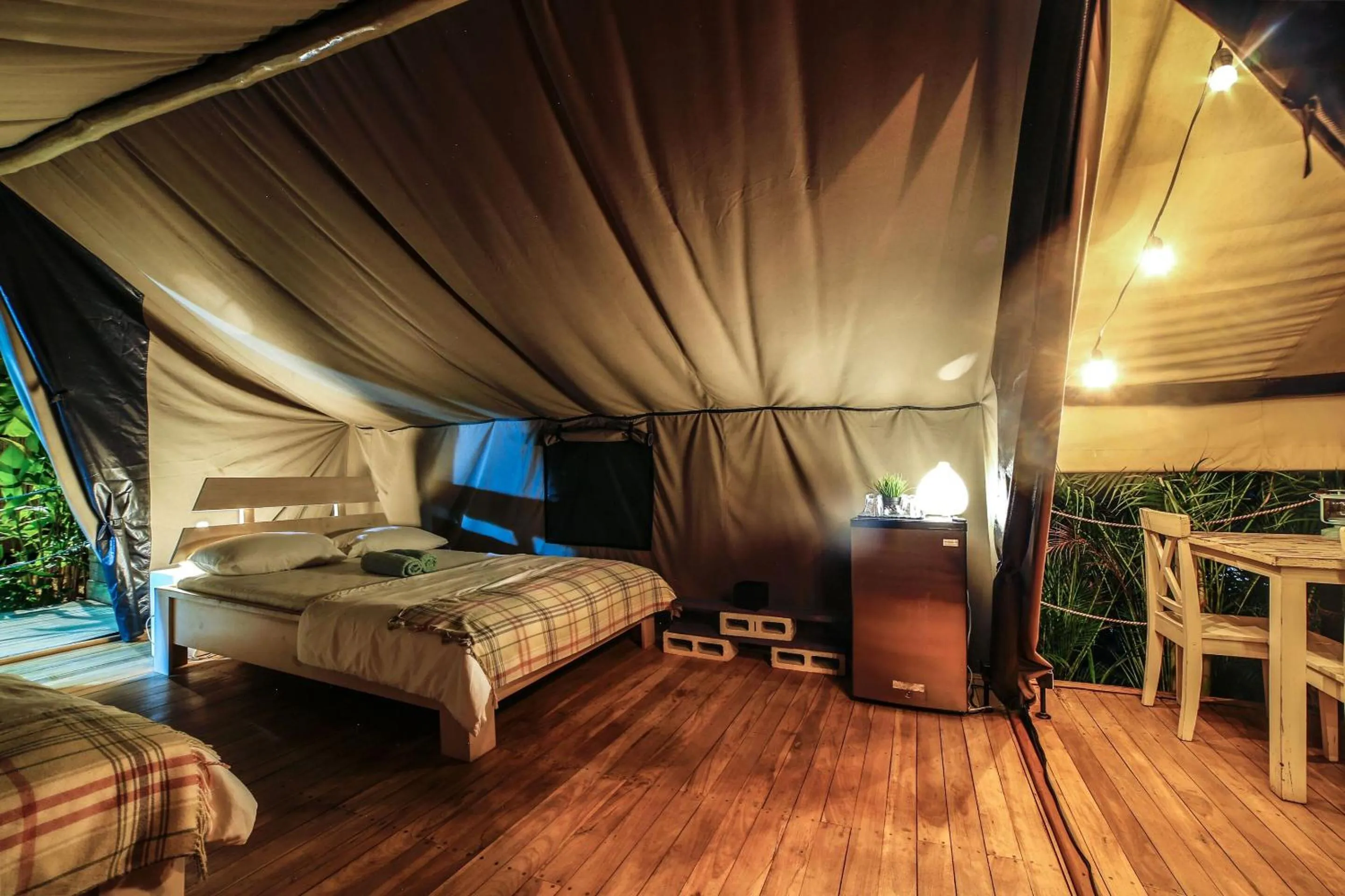 Bedroom, Bed in Flor y Bambu