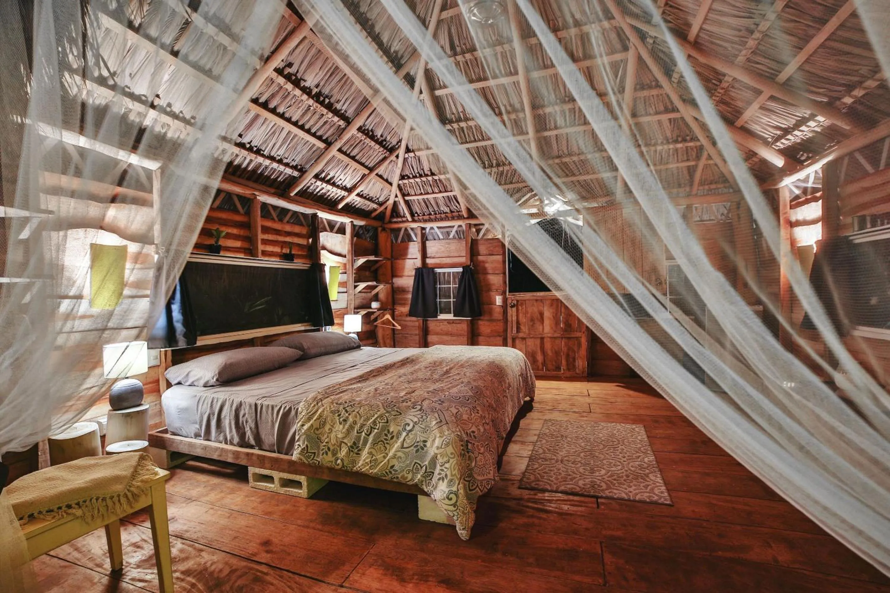 Bedroom, Bed in Flor y Bambu