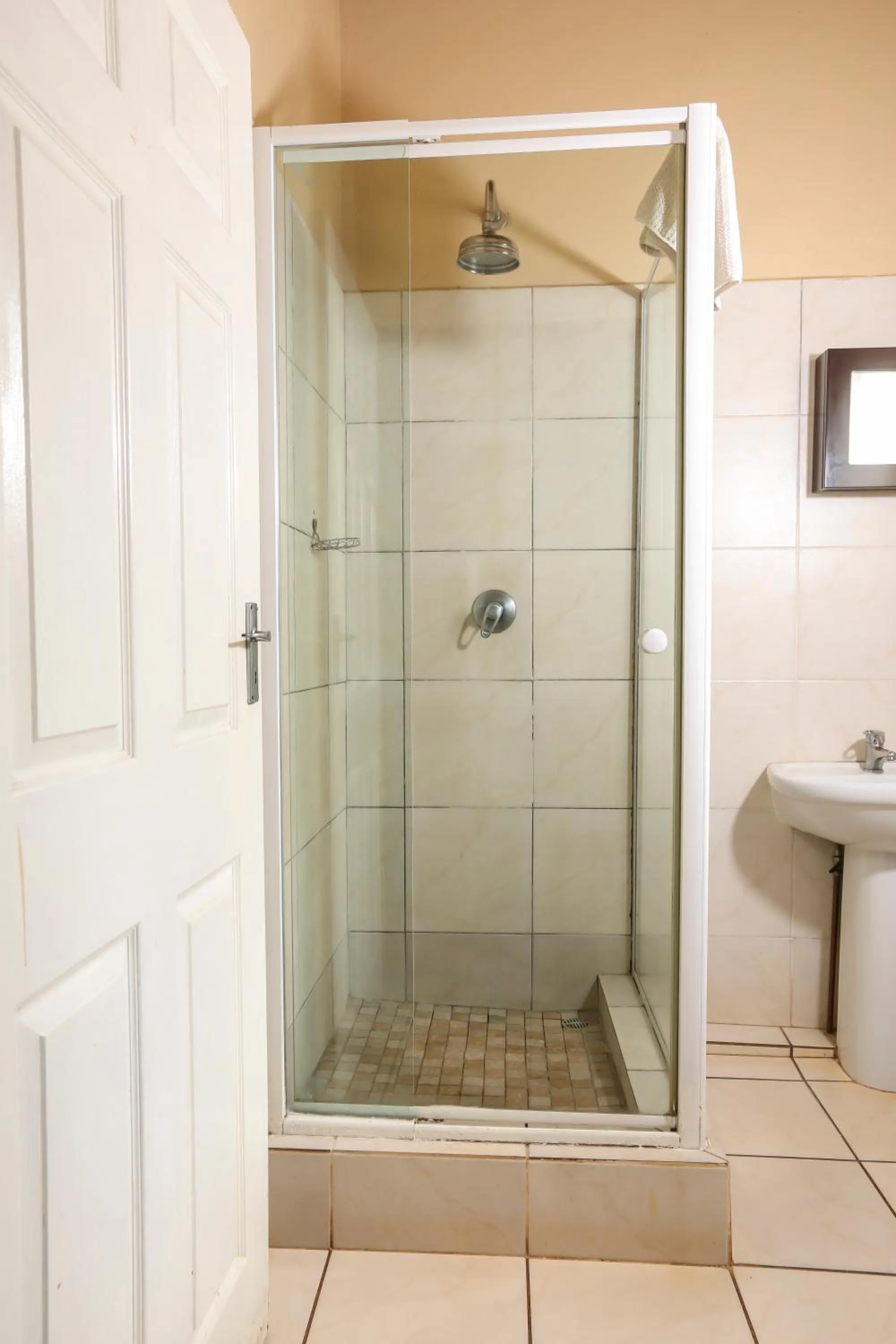 Bathroom in Nongoma Lodge & Inn CC