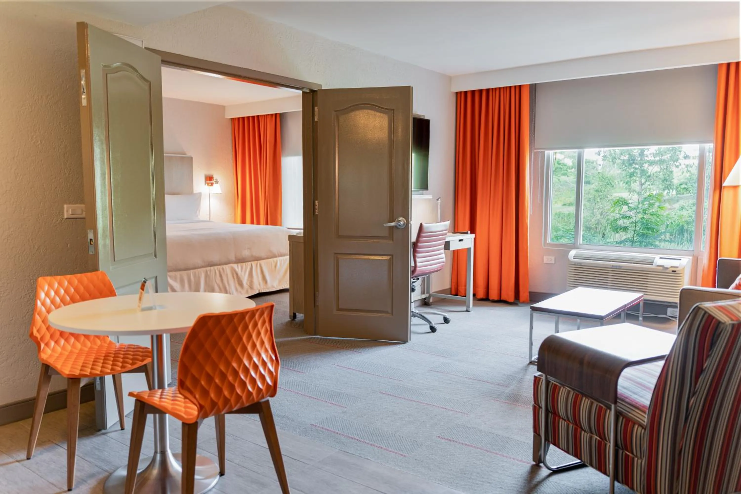 Living room, Bed in Four Points by Sheraton Caguas Real