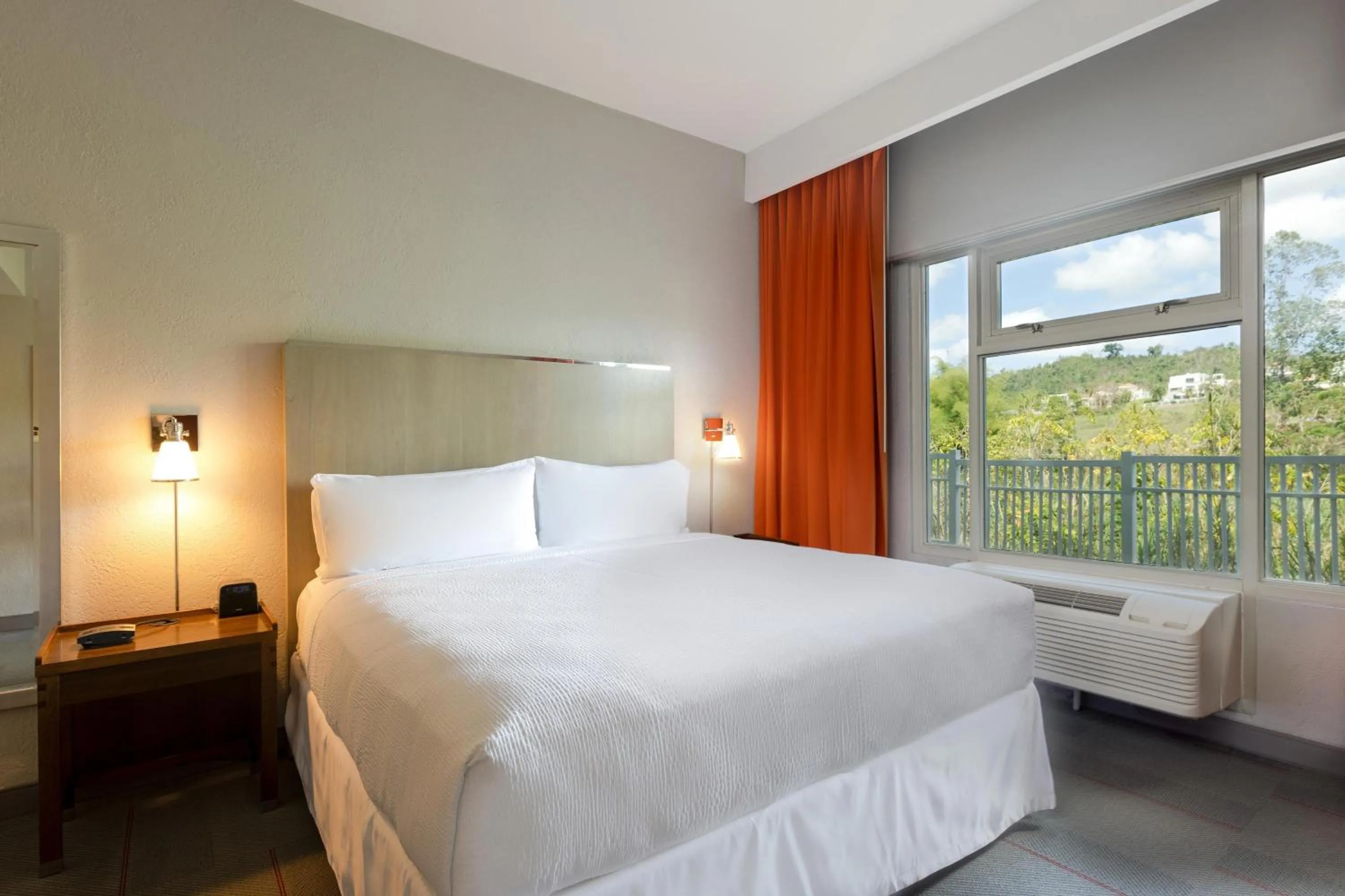 Bedroom, Bed in Four Points by Sheraton Caguas Real