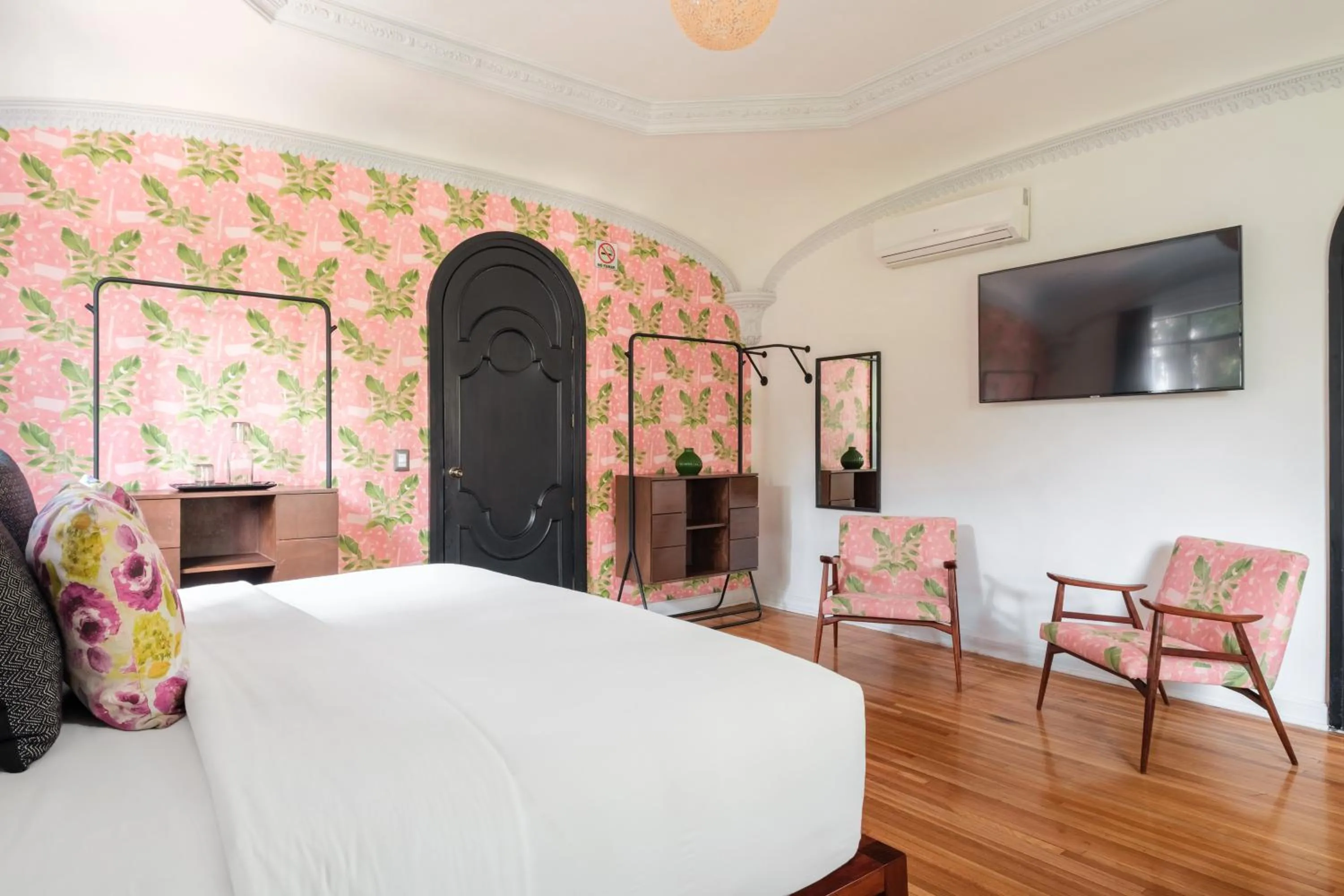 Bedroom, Bed in Pug Seal Polanco Allan Poe