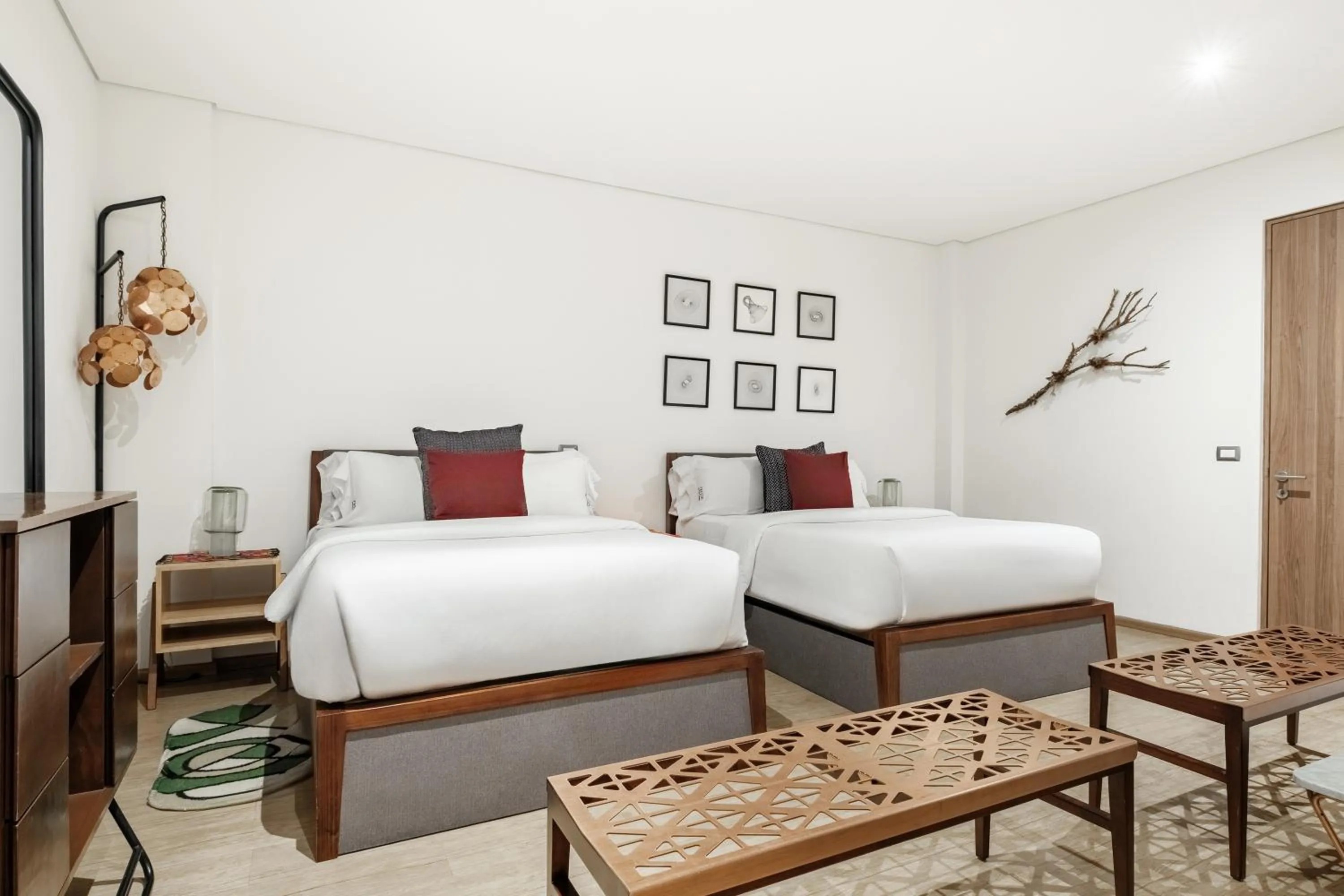 Bed in Pug Seal Polanco Allan Poe